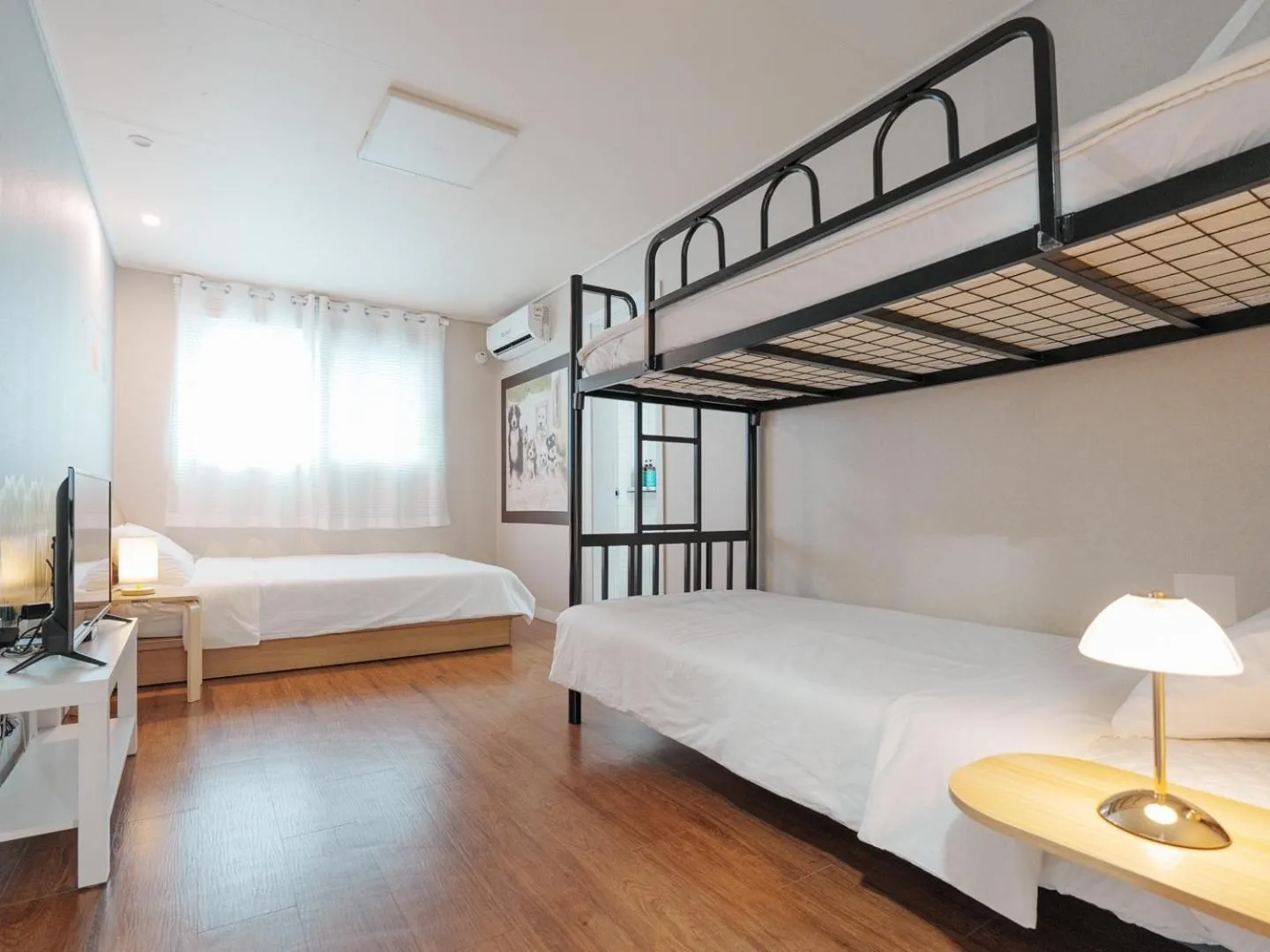 Bedroom, Bed in 인천공항 게스트하우스 레인부츠
