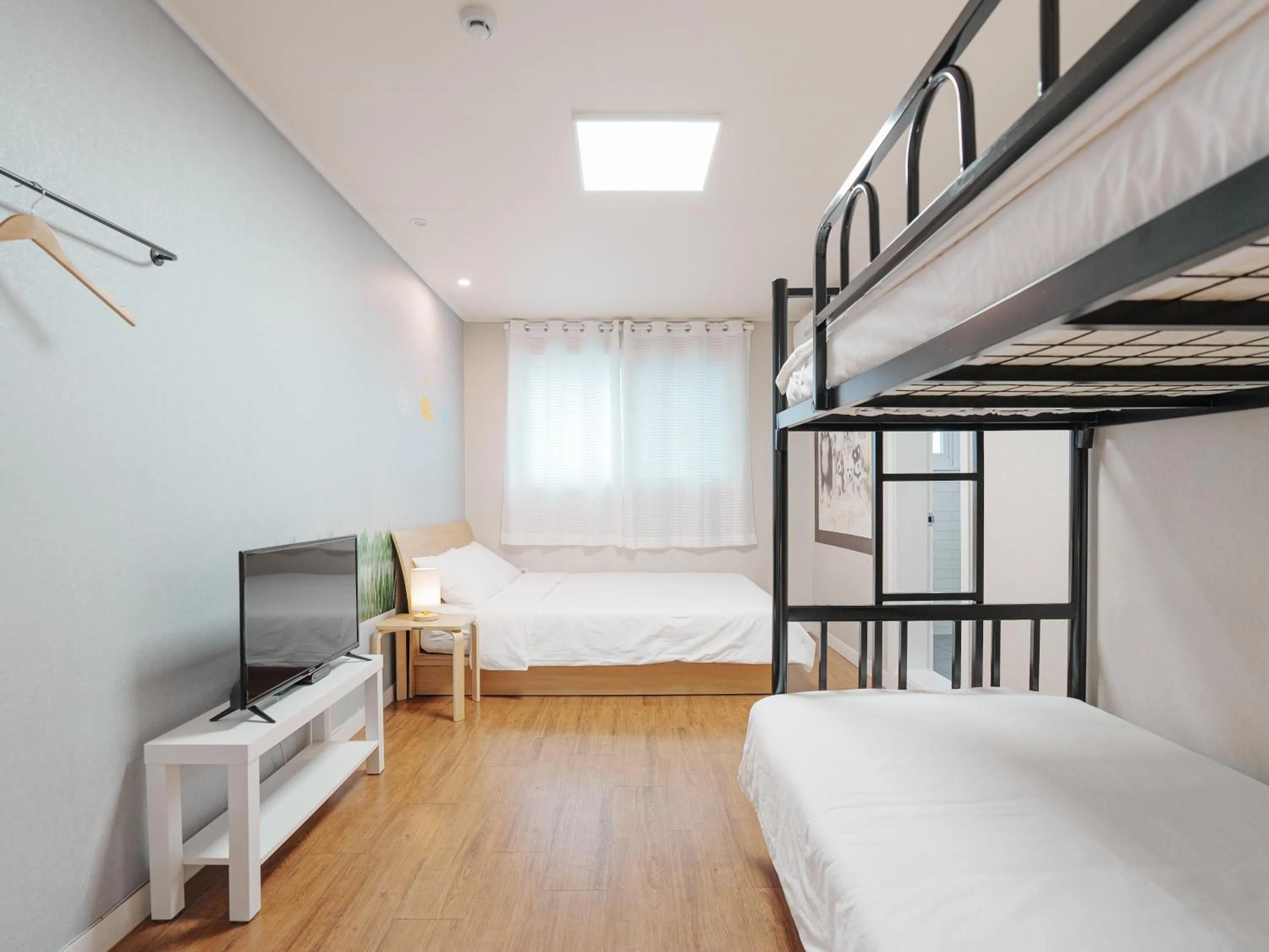 Bedroom, Bed in 인천공항 게스트하우스 레인부츠