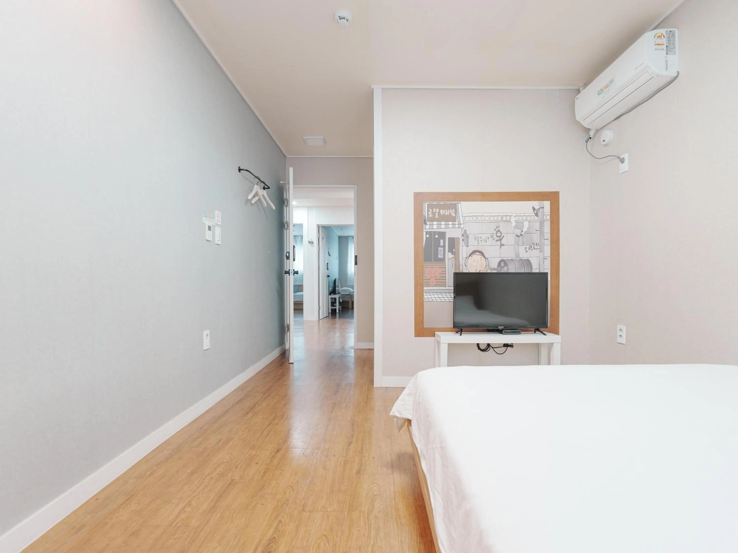 Bedroom, Bed in 인천공항 게스트하우스 레인부츠