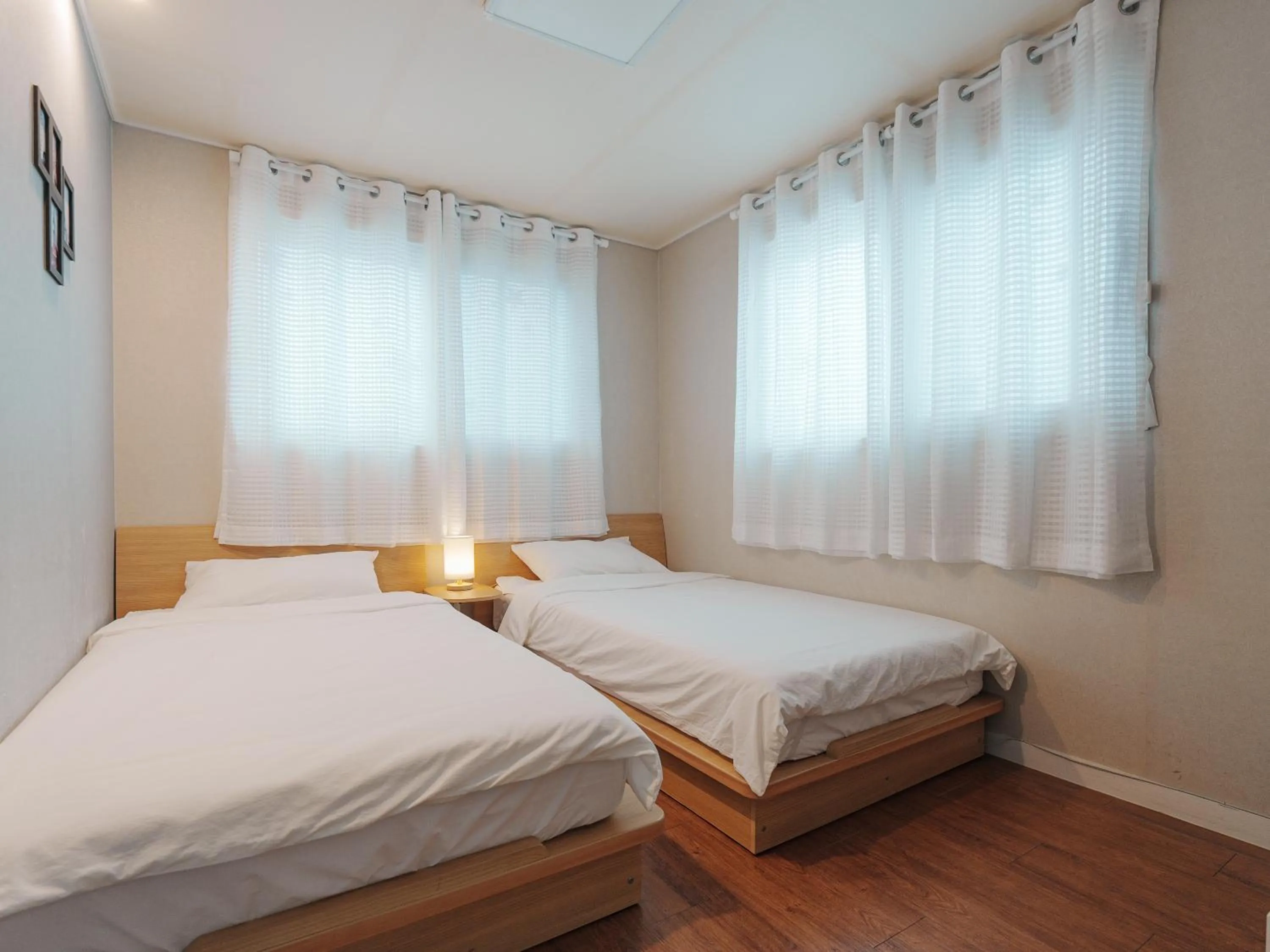 Bedroom, Bed in 인천공항 게스트하우스 레인부츠