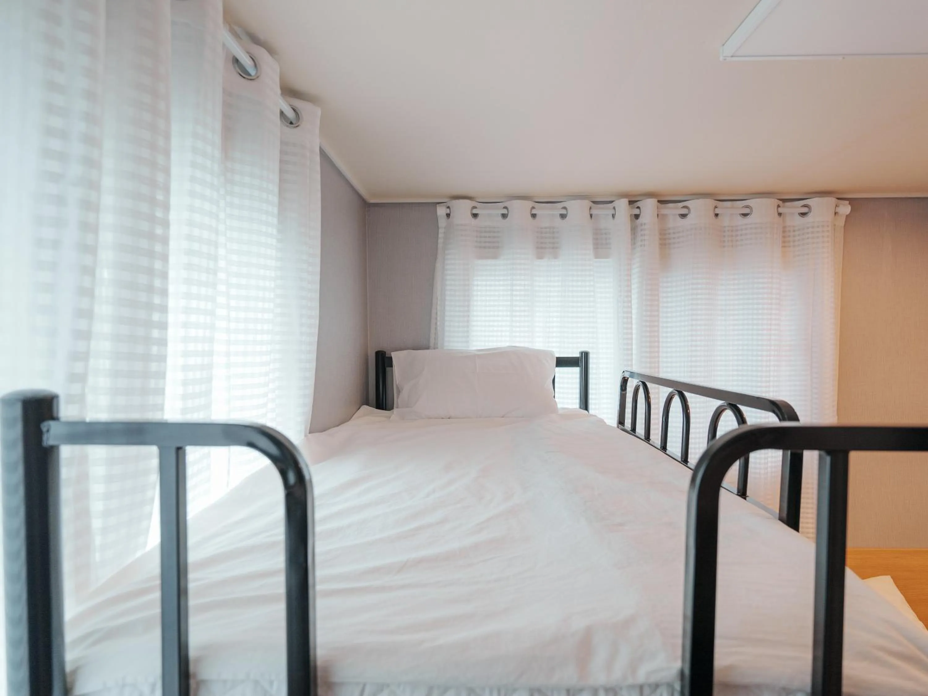 Bedroom, Bed in 인천공항 게스트하우스 레인부츠