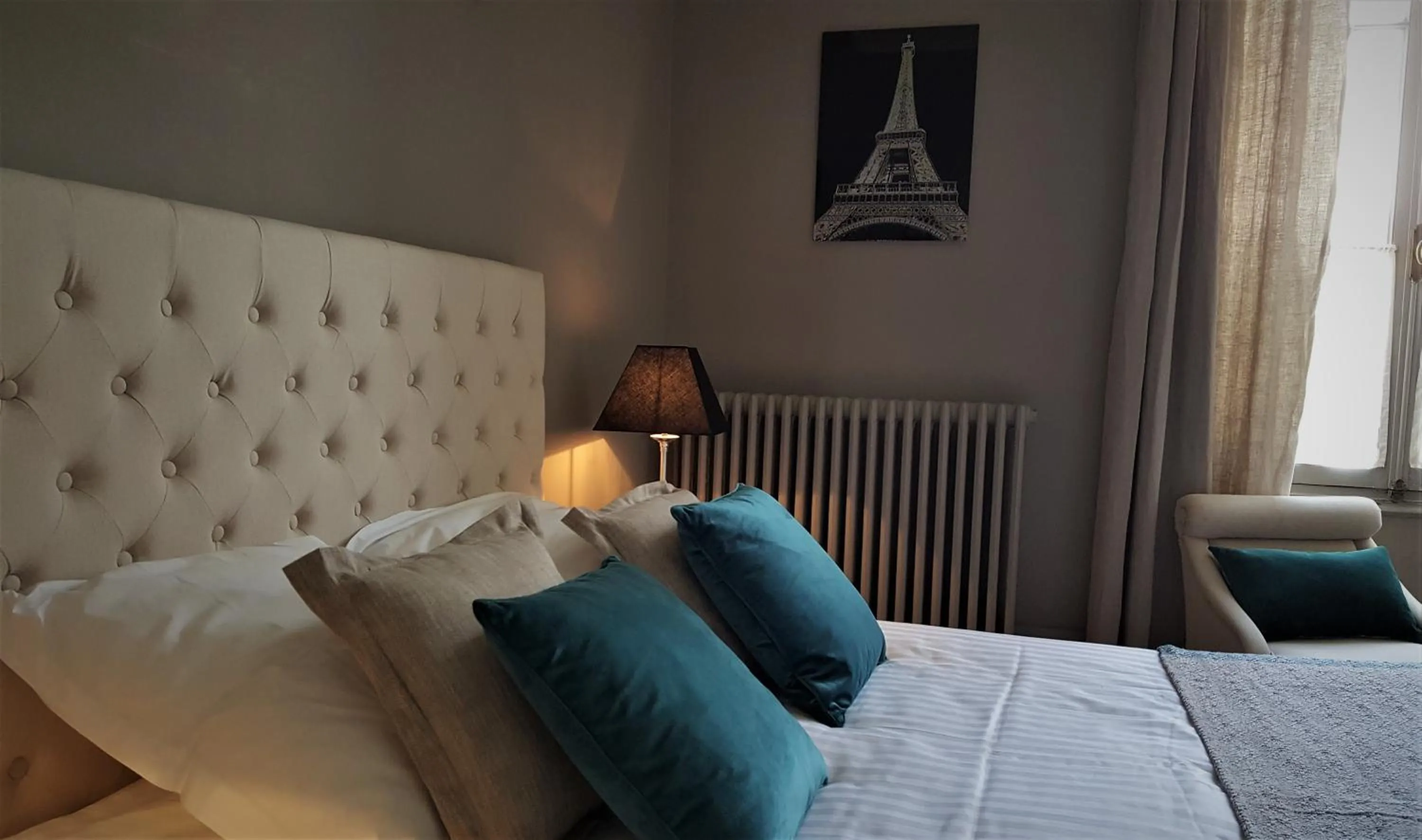 Photo of the whole room, Bed in Chambres d'Hôtes Maison La Porte Rouge