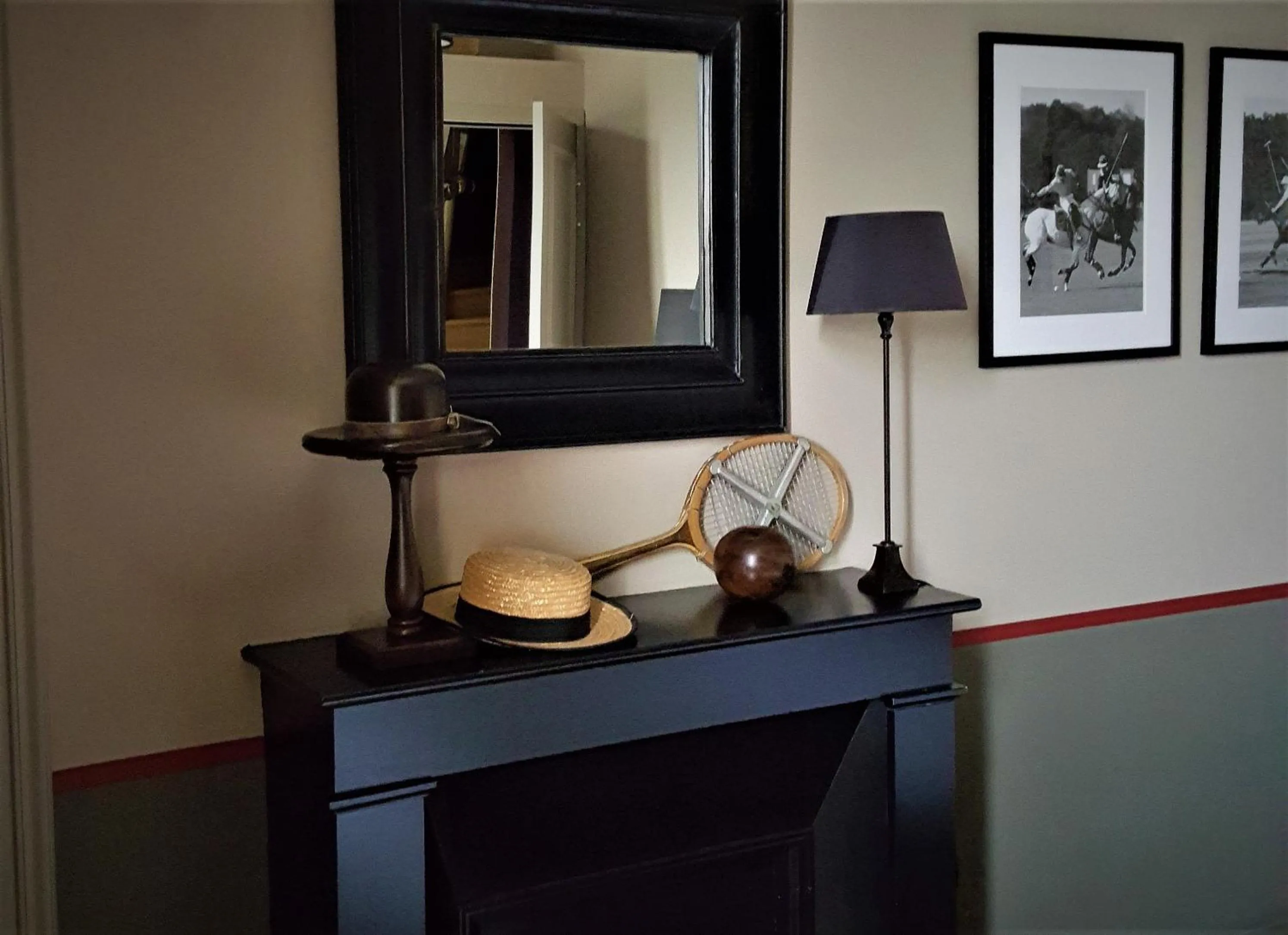 Decorative detail in Chambres d'Hôtes Maison La Porte Rouge