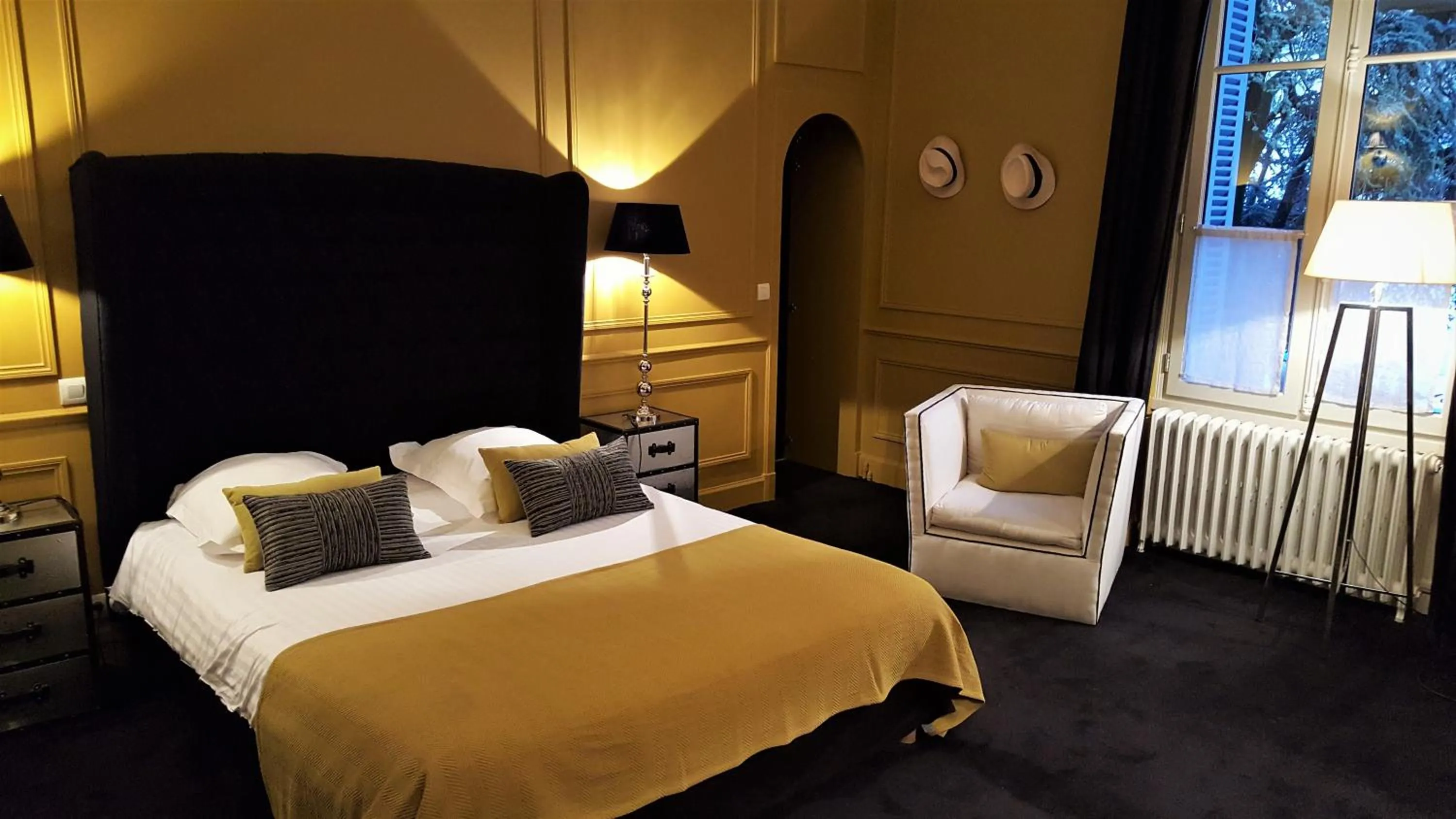 Photo of the whole room, Bed in Chambres d'Hôtes Maison La Porte Rouge