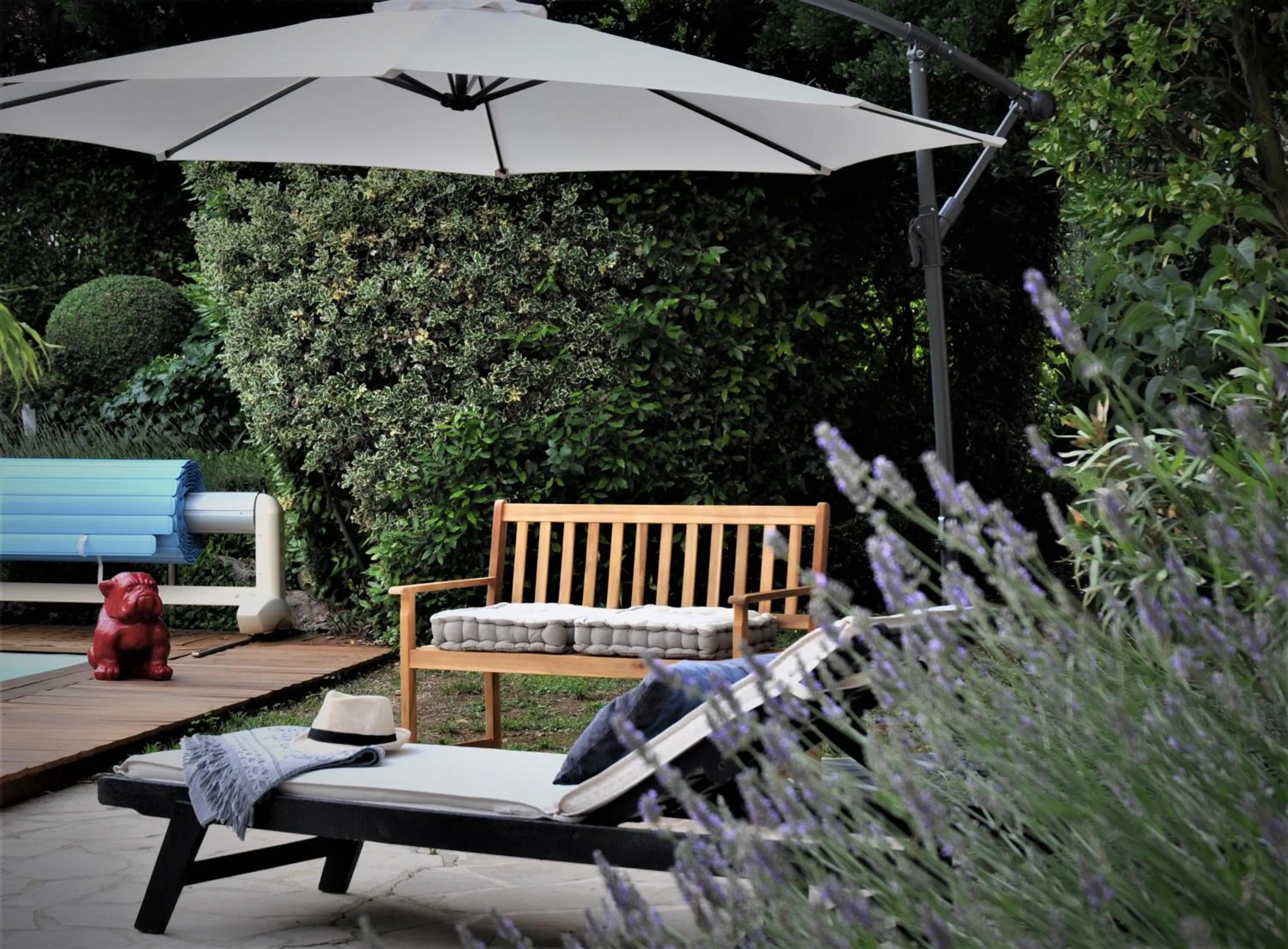 Garden in Chambres d'Hôtes Maison La Porte Rouge