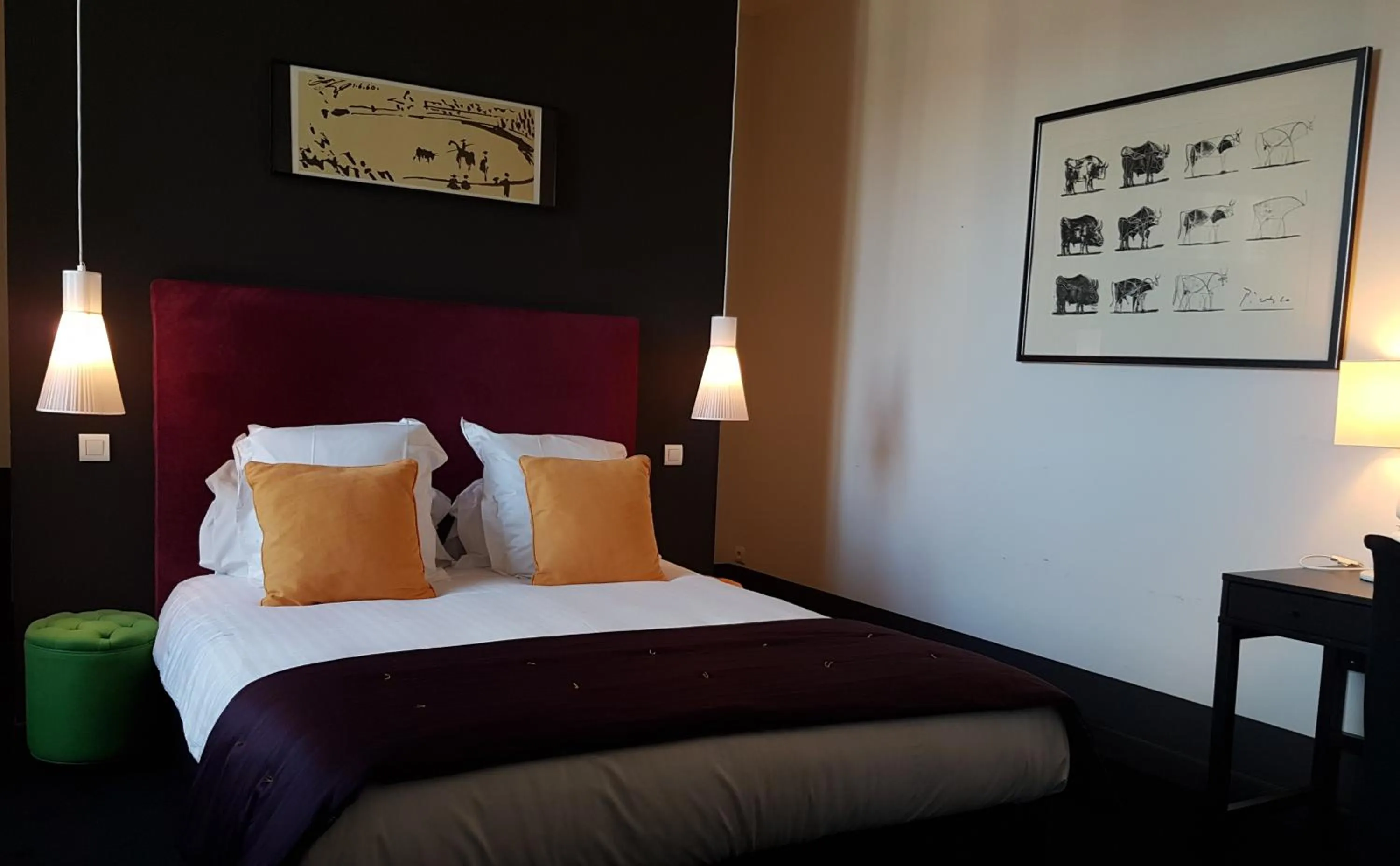 Photo of the whole room, Bed in Chambres d'Hôtes Maison La Porte Rouge