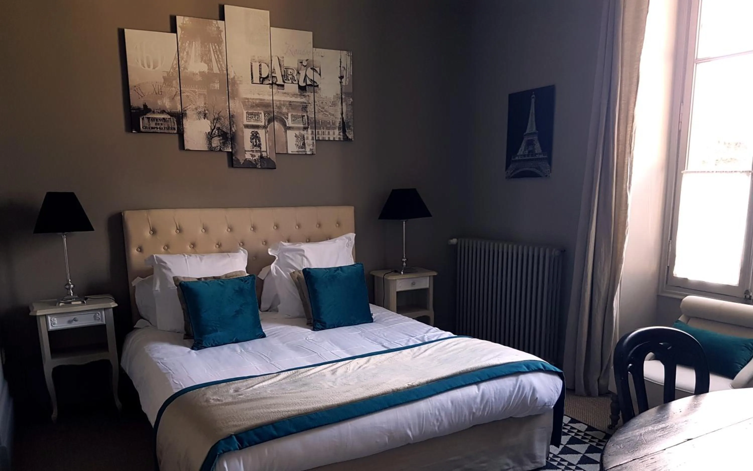 Photo of the whole room, Bed in Chambres d'Hôtes Maison La Porte Rouge