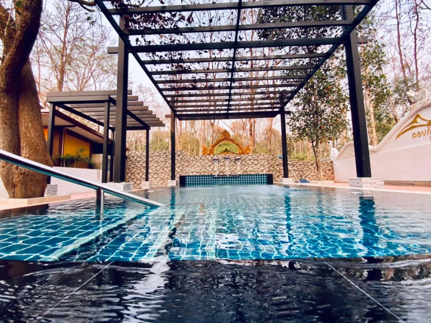 Swimming pool in Doithinnan Resort