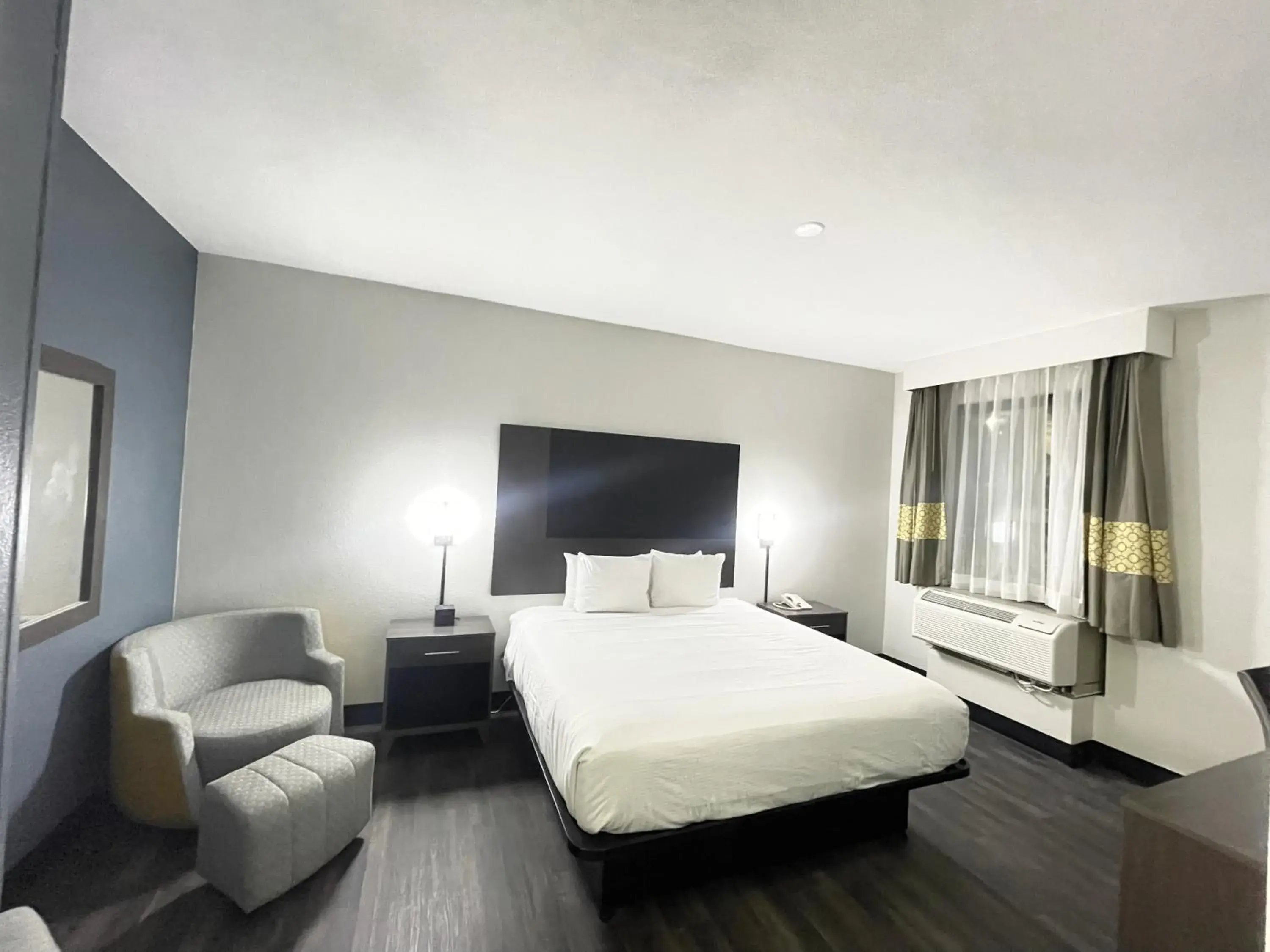 Bedroom, Bed in Baymont by Wyndham Tallahassee Bedroom, Bed in Baymont by Wyndham Tallahassee