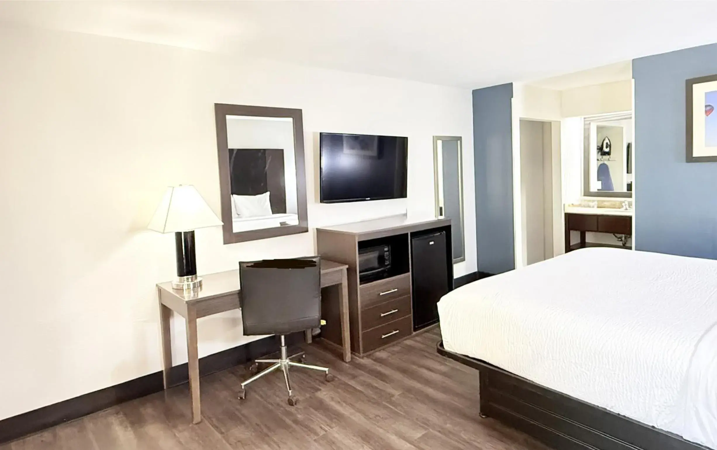 Bedroom, Bed in Baymont by Wyndham Tallahassee Bedroom, Bed in Baymont by Wyndham Tallahassee