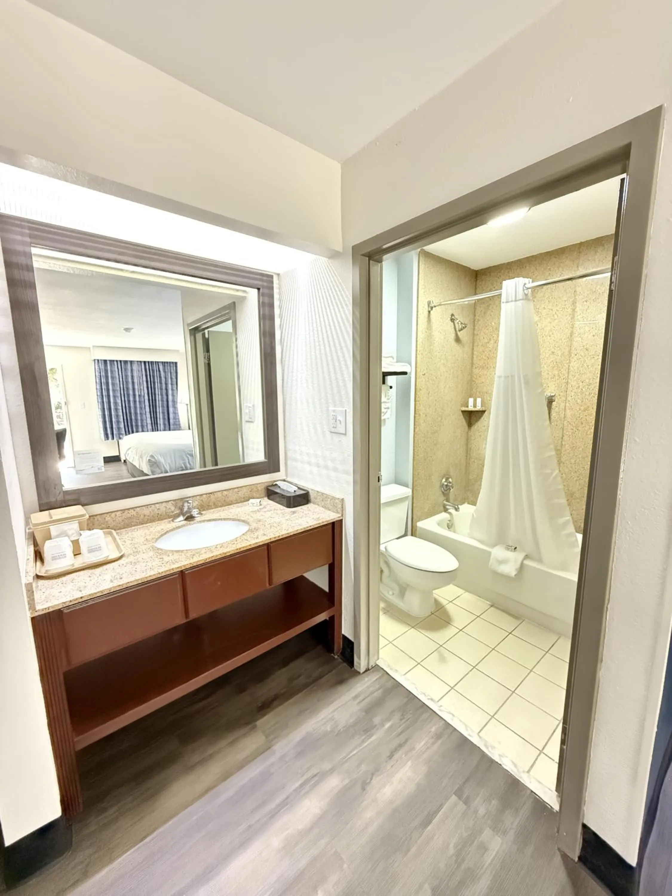 Bathroom, Bed in Baymont by Wyndham Tallahassee
