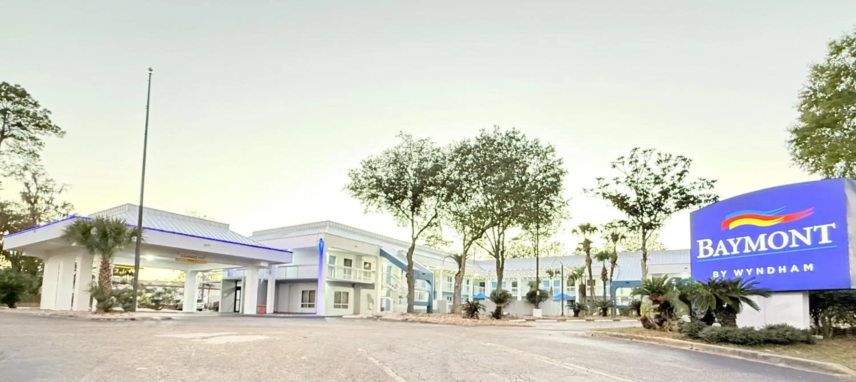 Property building in Baymont by Wyndham Tallahassee Property building in Baymont by Wyndham Tallahassee