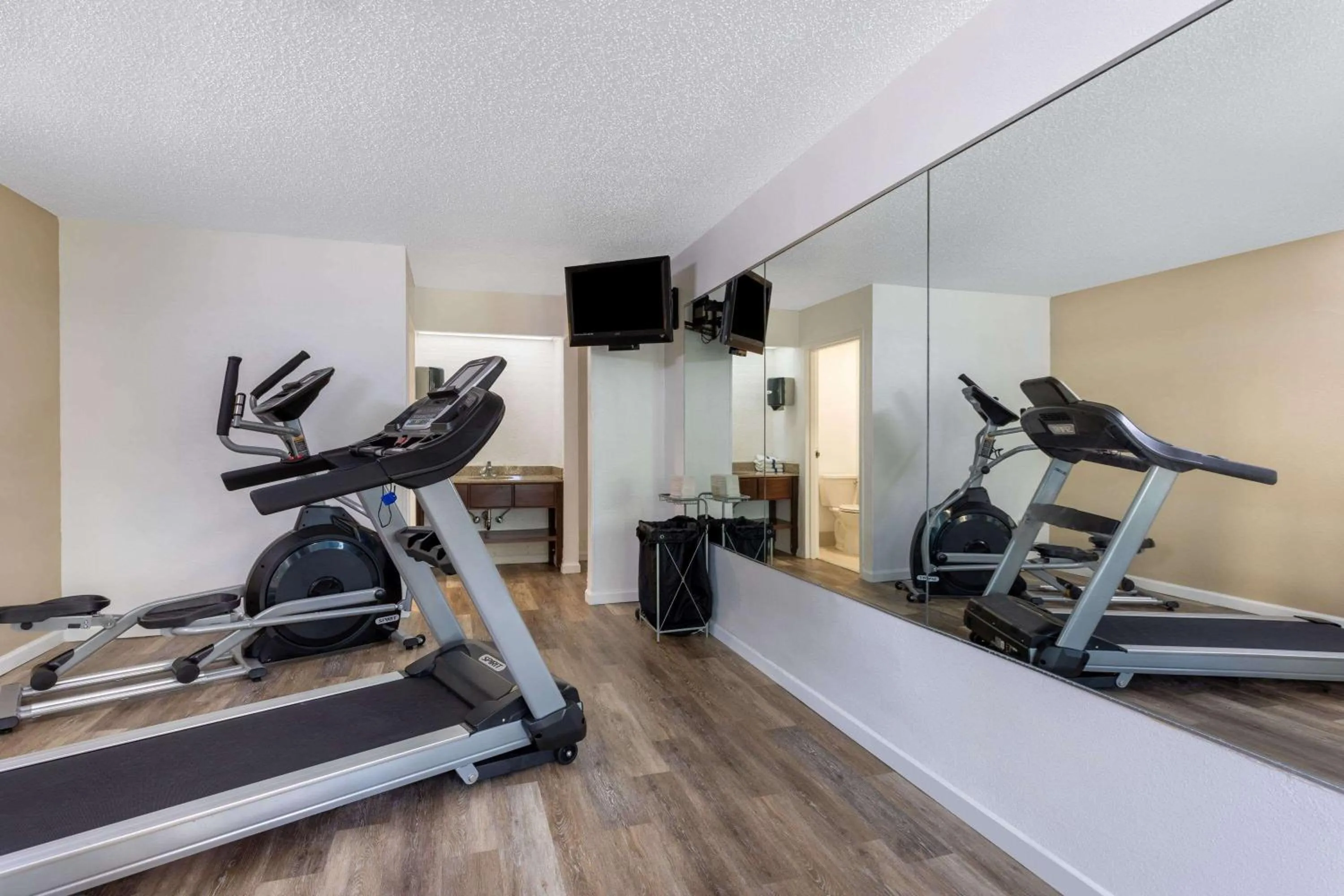 Fitness centre/facilities in Baymont by Wyndham Tallahassee