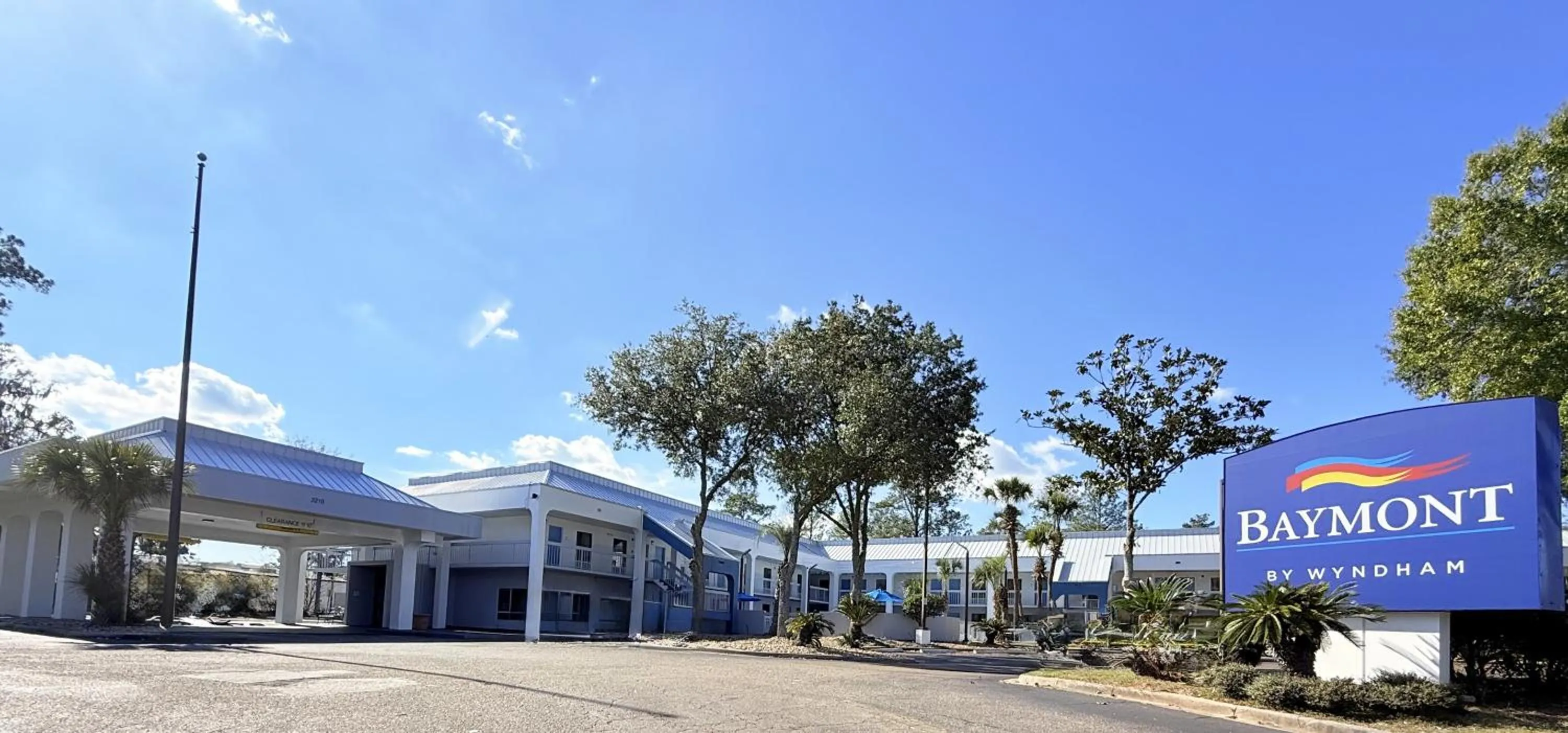 Facade/entrance in Baymont by Wyndham Tallahassee