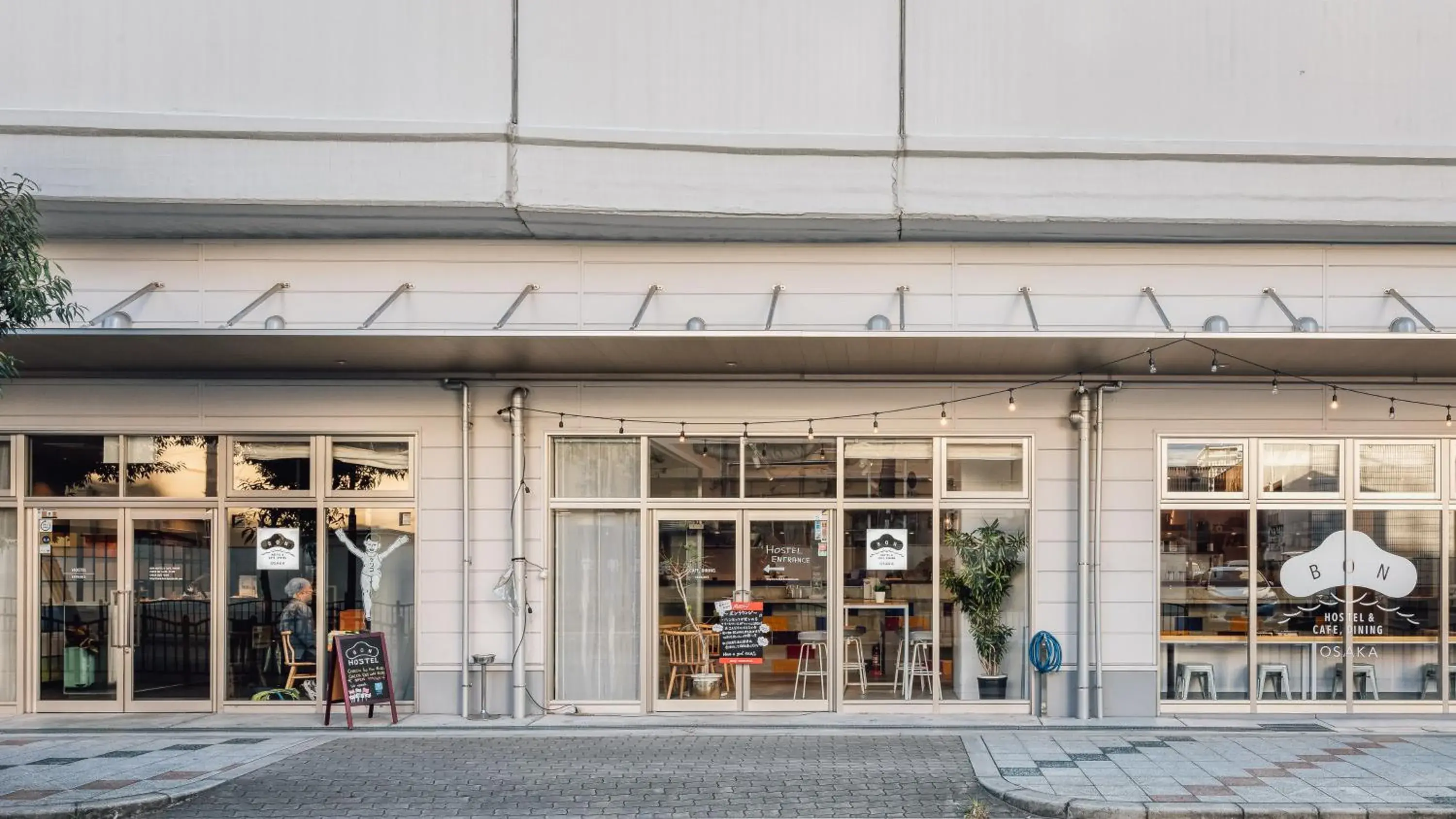 Facade/entrance in BON Hostel Facade/entrance in BON Hostel