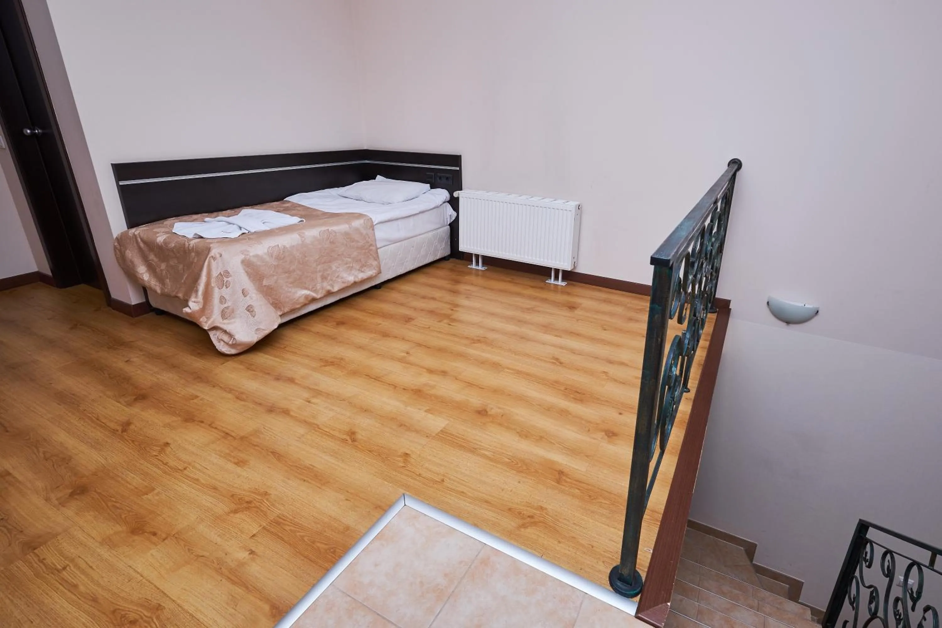 Bed in Sunrise Park Complex - Free Wellness