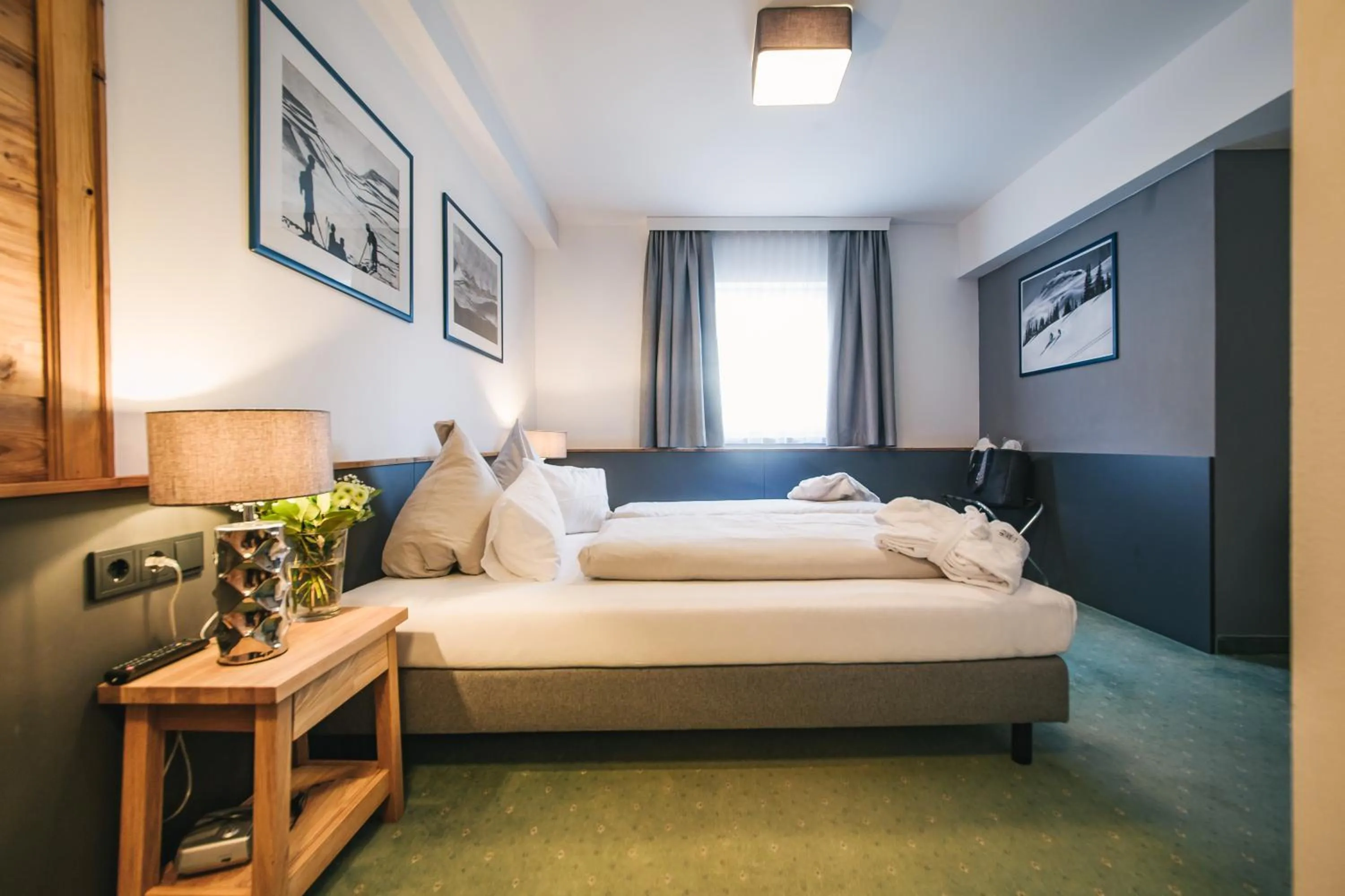 Photo of the whole room, Bed in Arlen Lodge Hotel-Garni