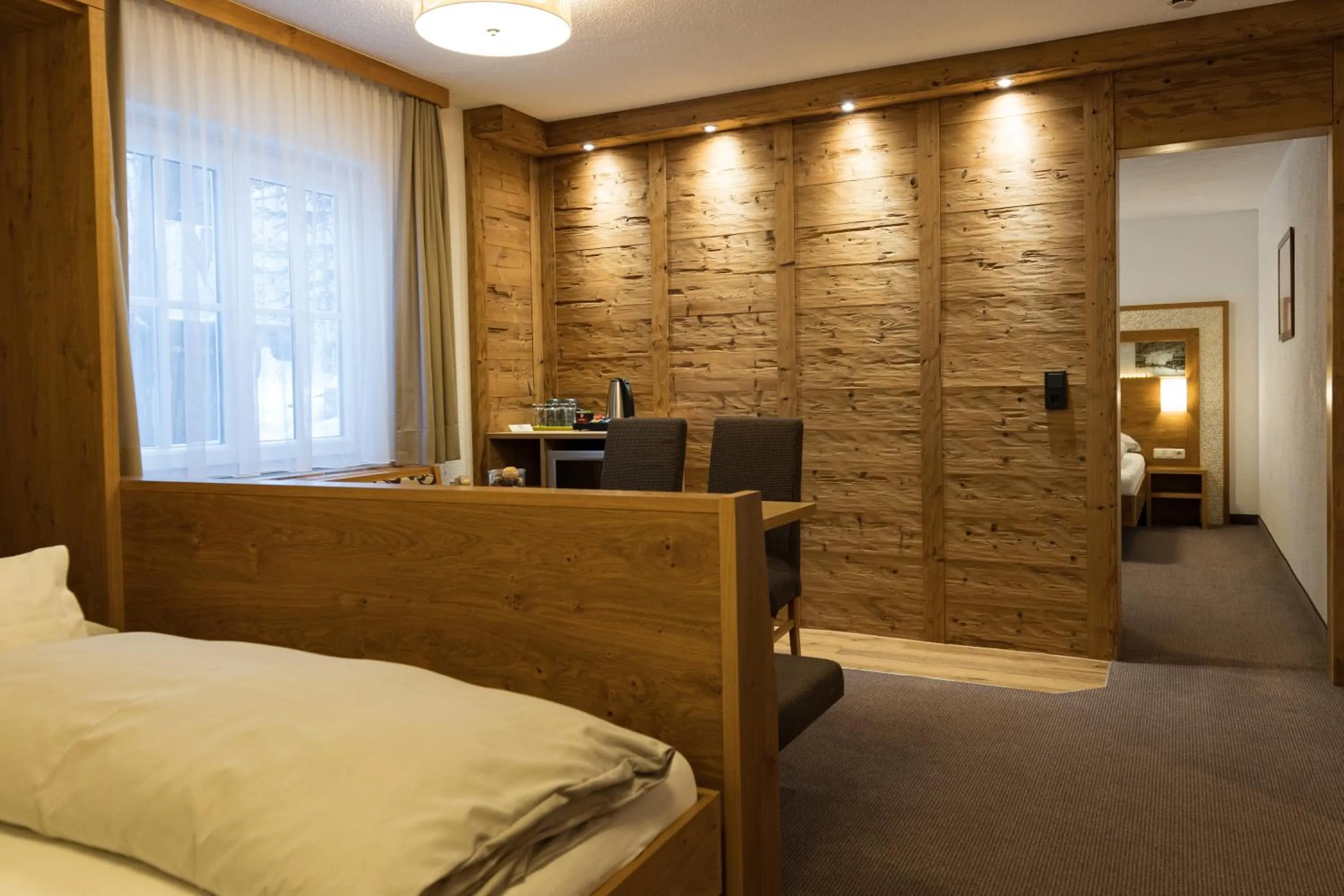 Seating area, Bed in Arlen Lodge Hotel-Garni