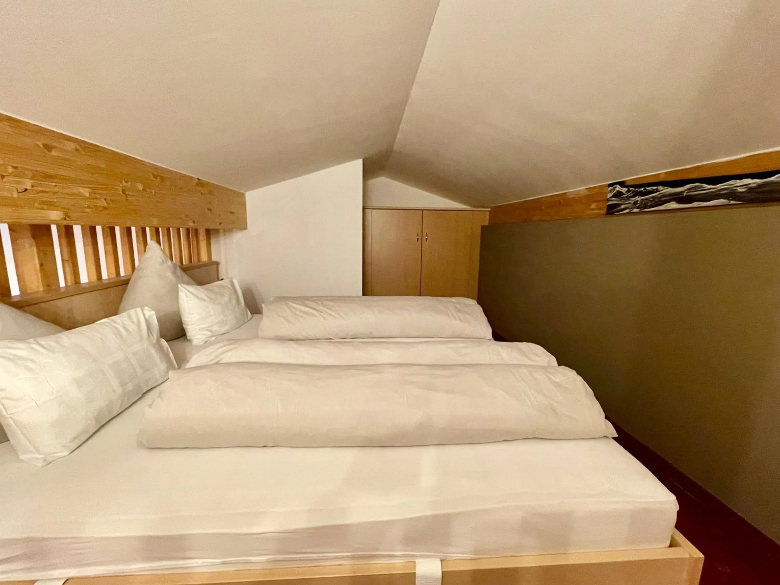 Bedroom, Bed in Arlen Lodge Hotel-Garni