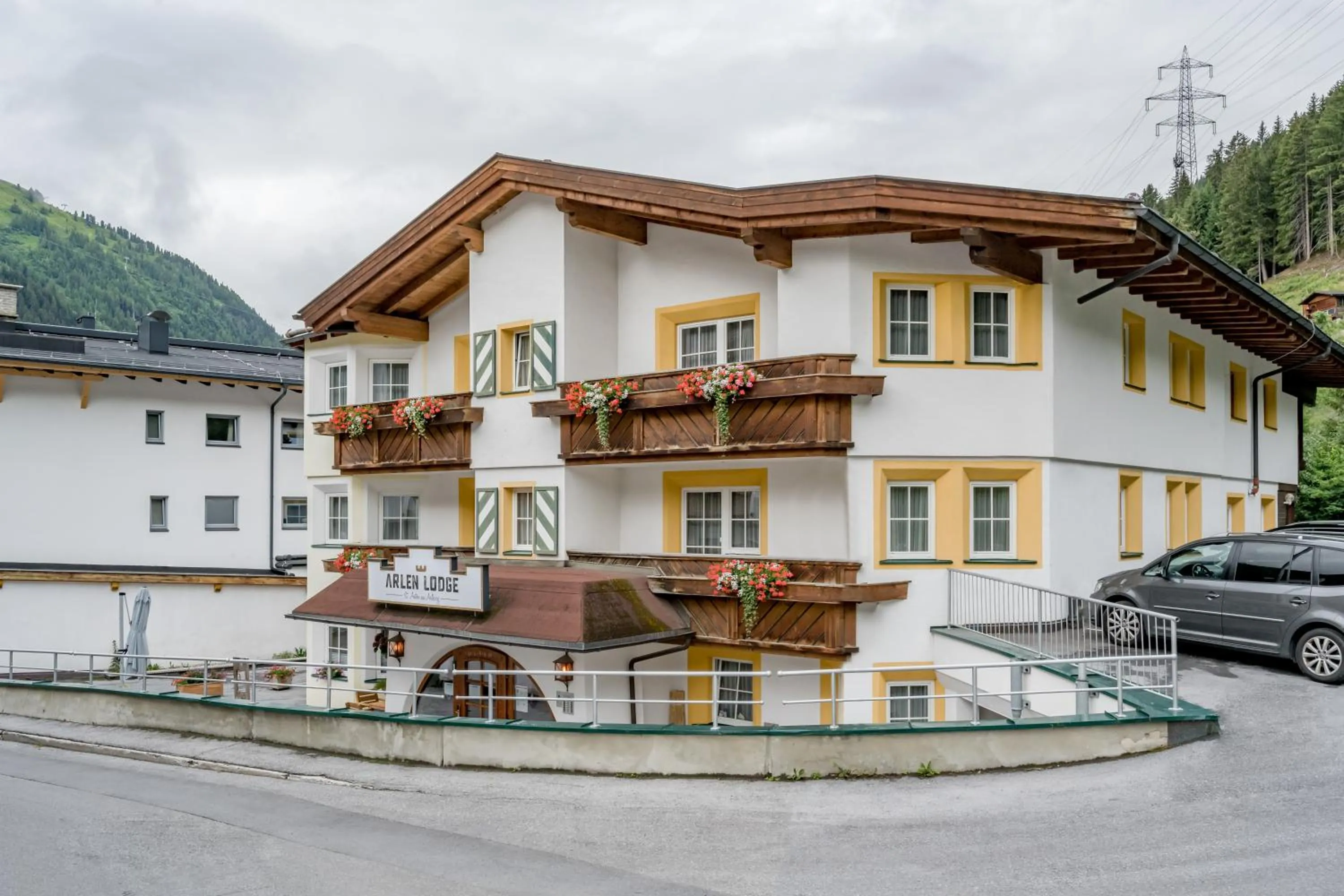 Property building in Arlen Lodge Hotel-Garni