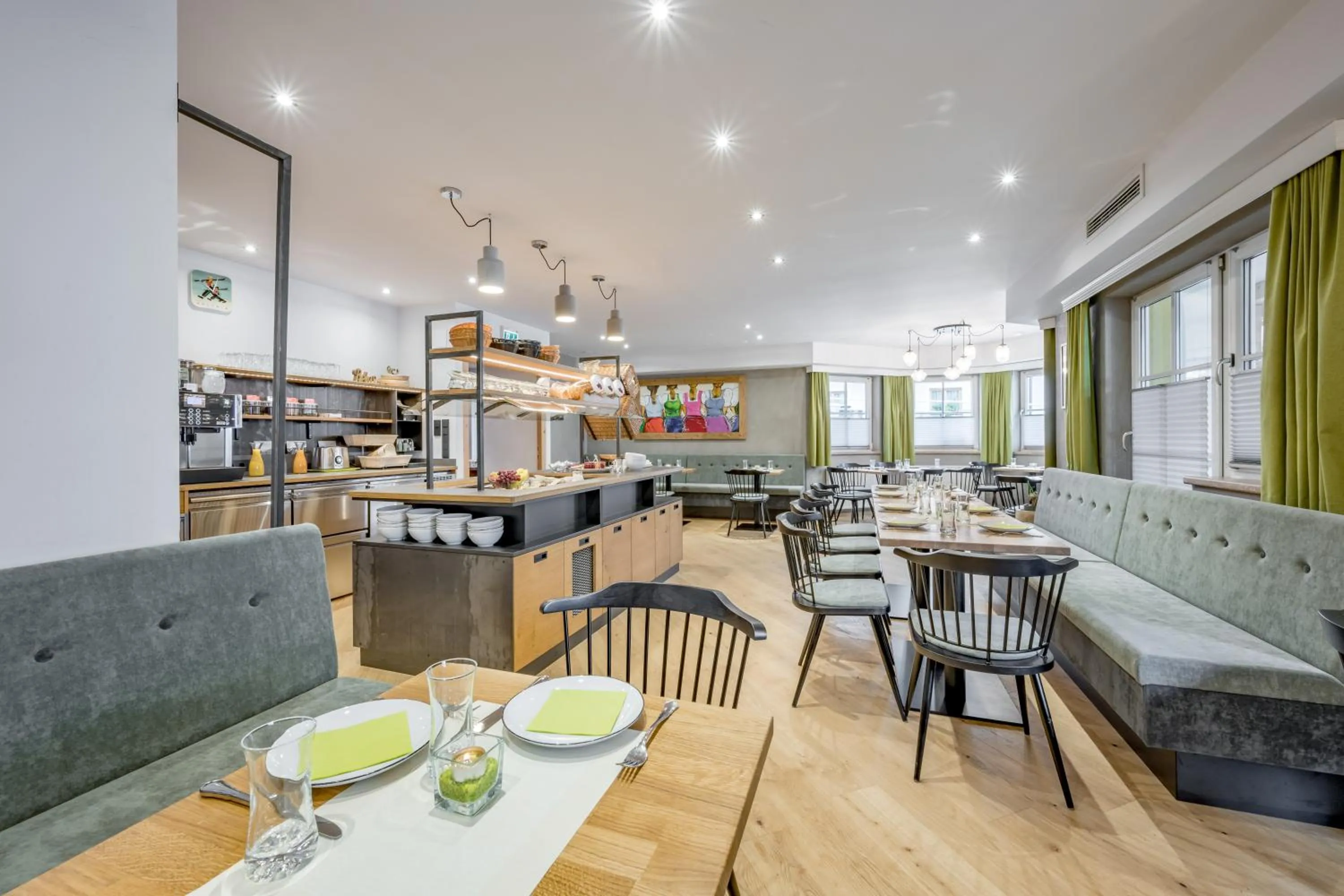 Breakfast in Arlen Lodge Hotel-Garni