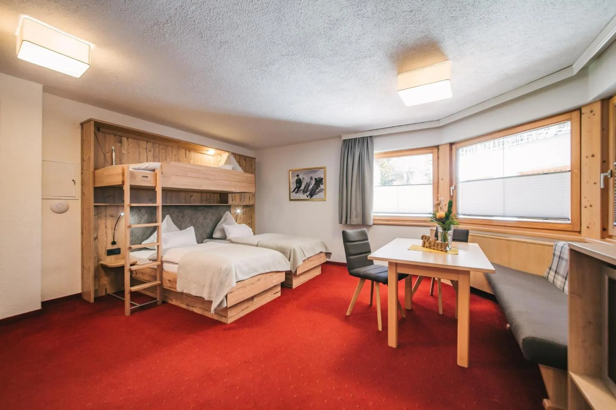 Living room, Bed in Arlen Lodge Hotel-Garni