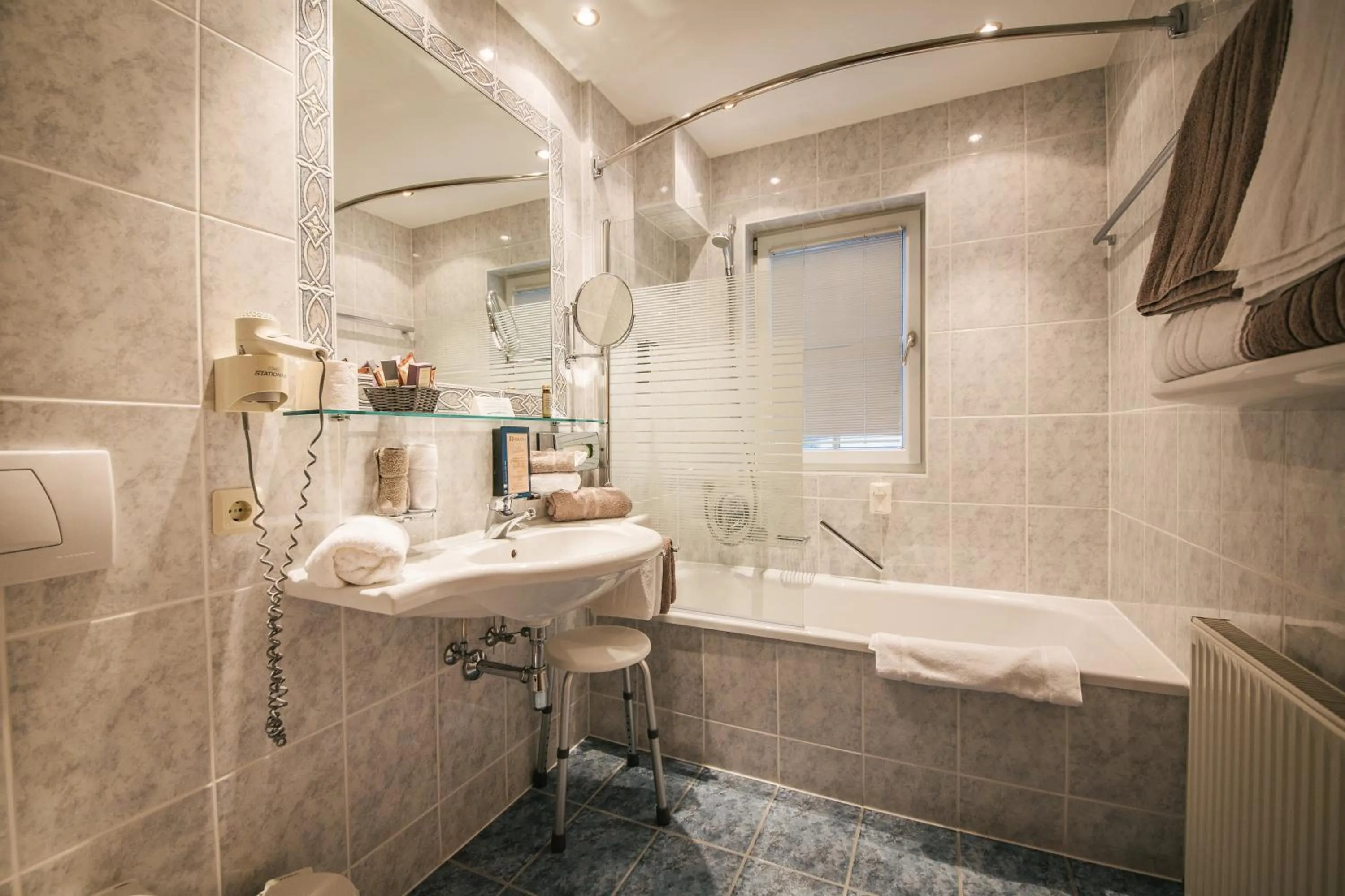 Bathroom in Arlen Lodge Hotel-Garni