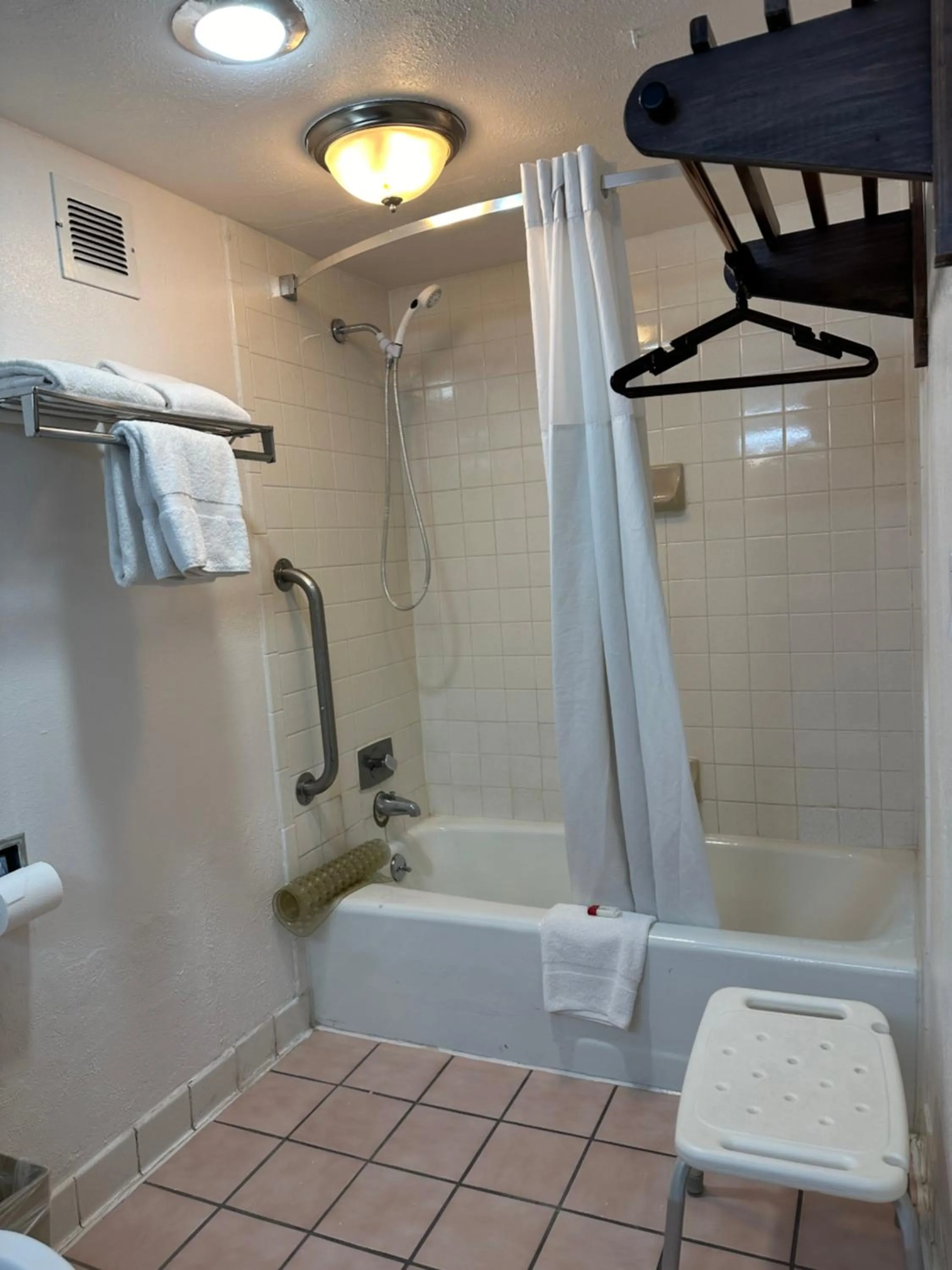 Bathroom in Howard Johnson by Wyndham Gallup