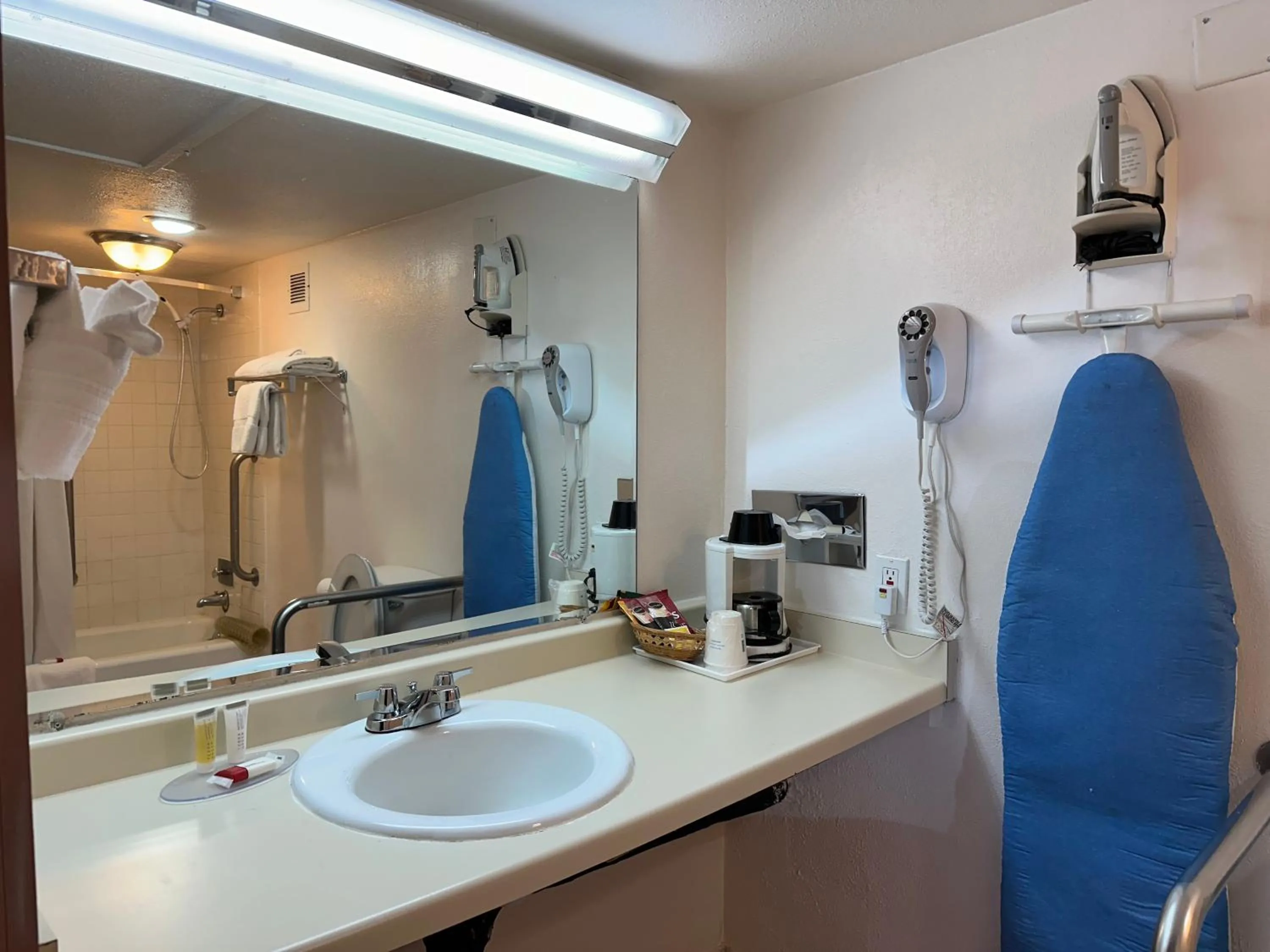 Bathroom in Howard Johnson by Wyndham Gallup