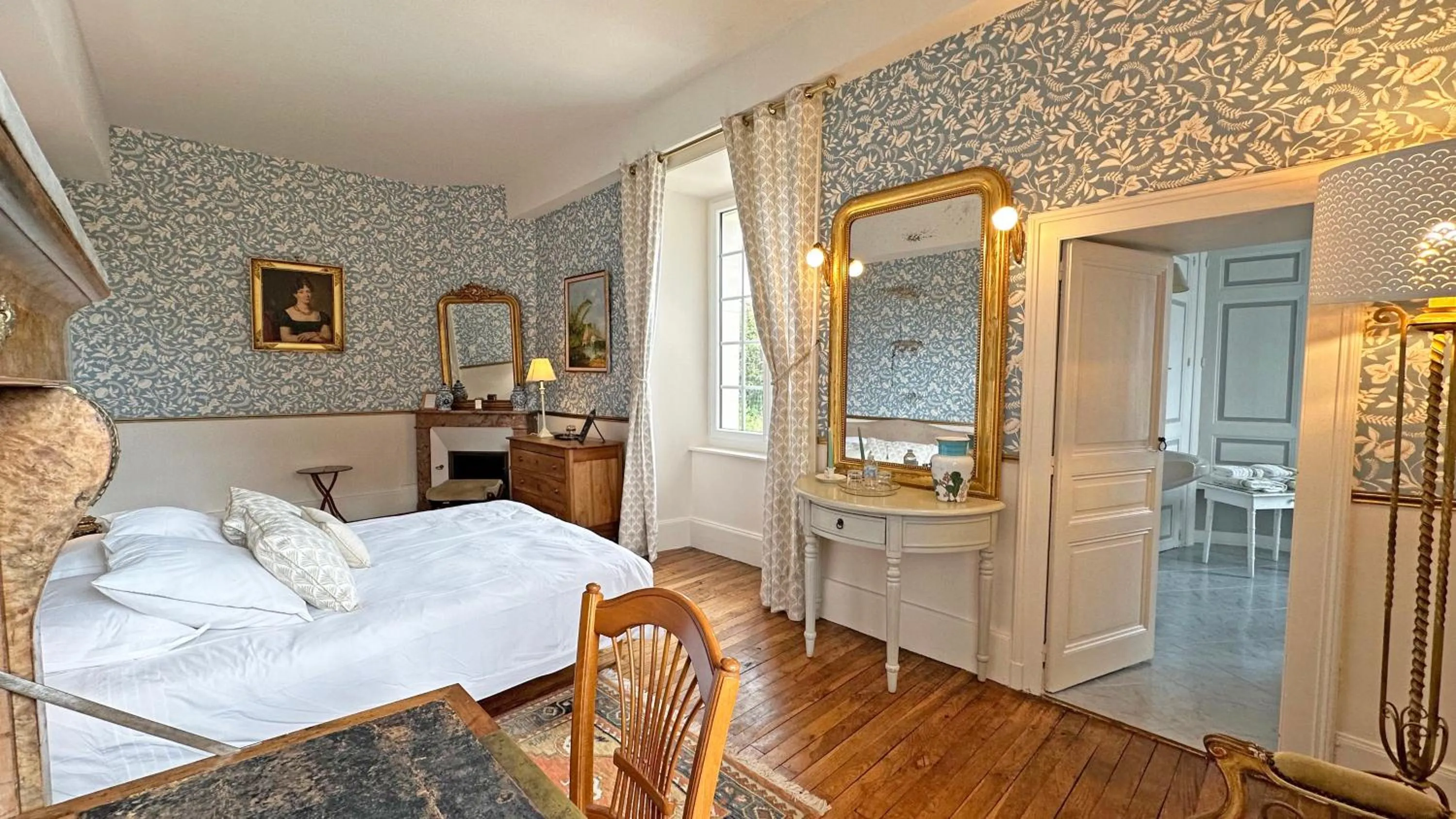 Bed in Château de la Chabroulie