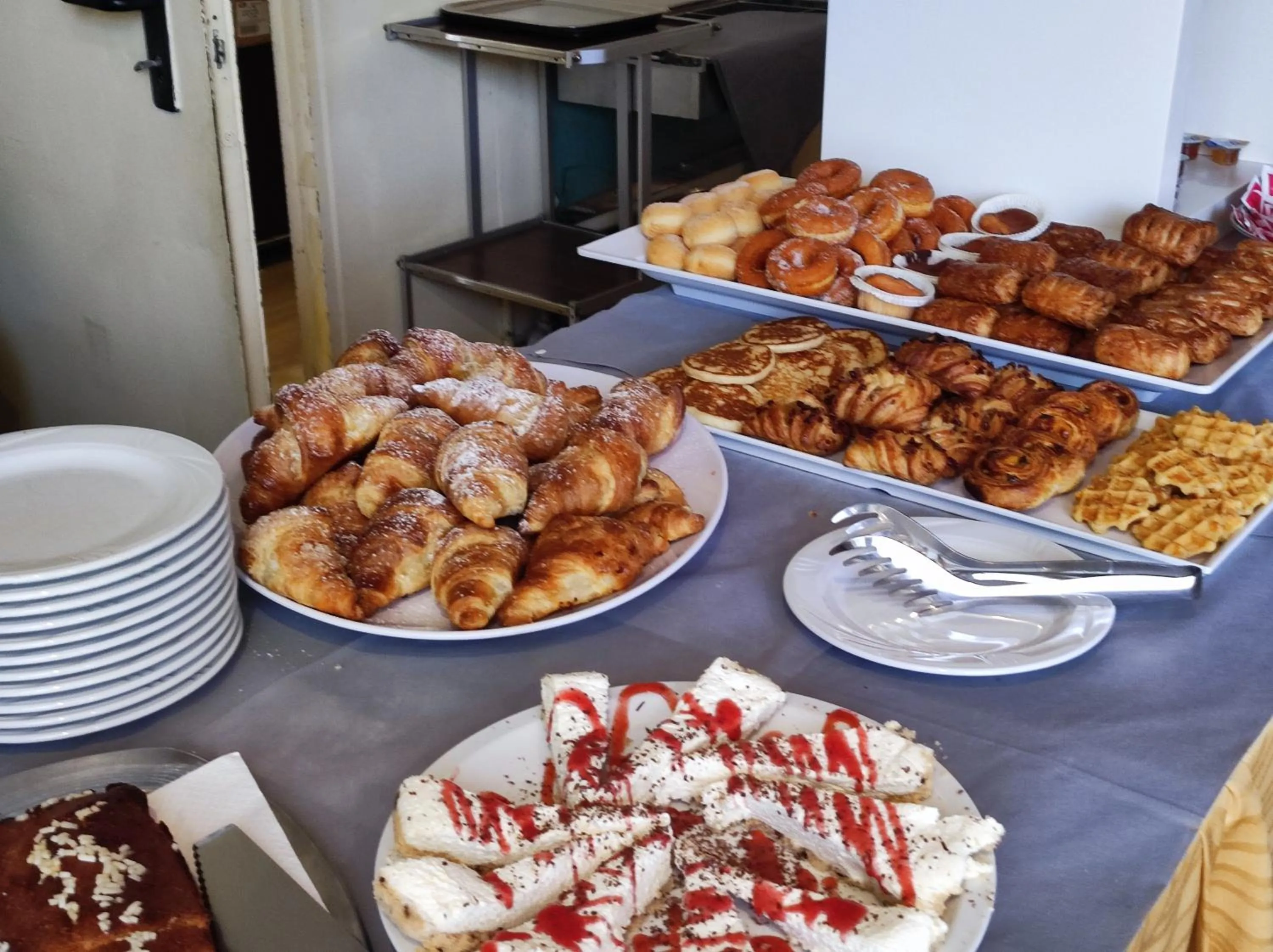 Buffet breakfast in Hotel Antonella