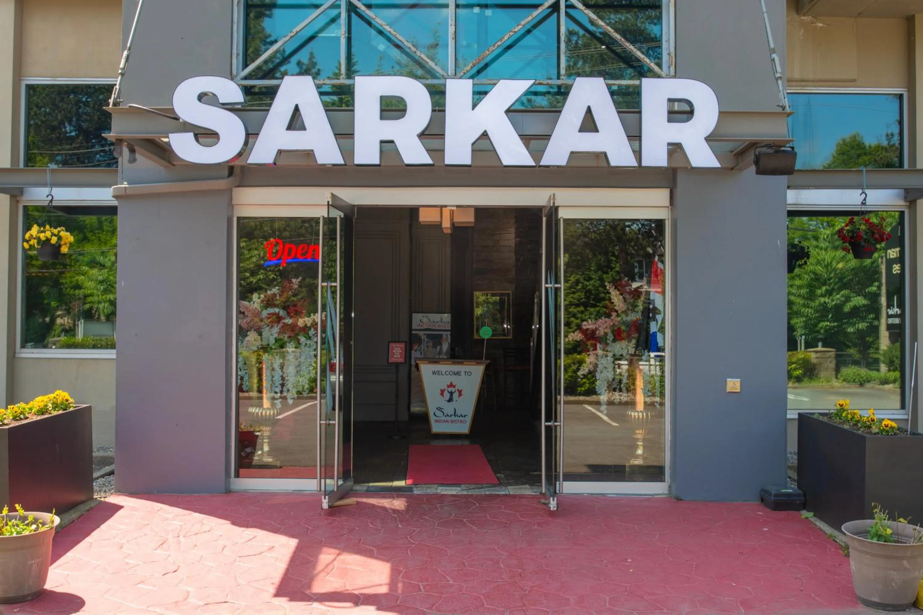 Restaurant/places to eat in Sandman Suites Surrey - Guildford