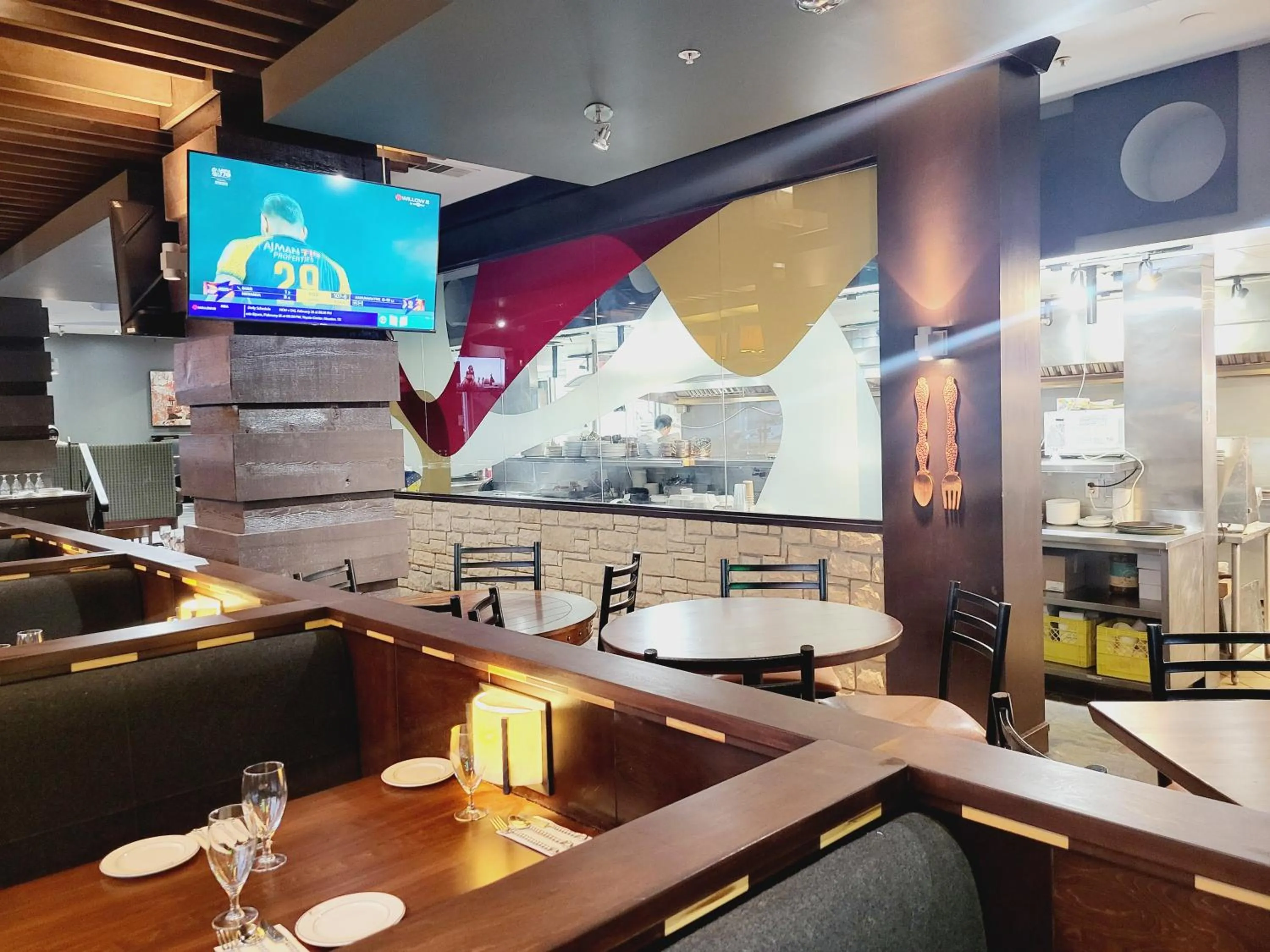 Restaurant/places to eat in Sandman Suites Surrey - Guildford