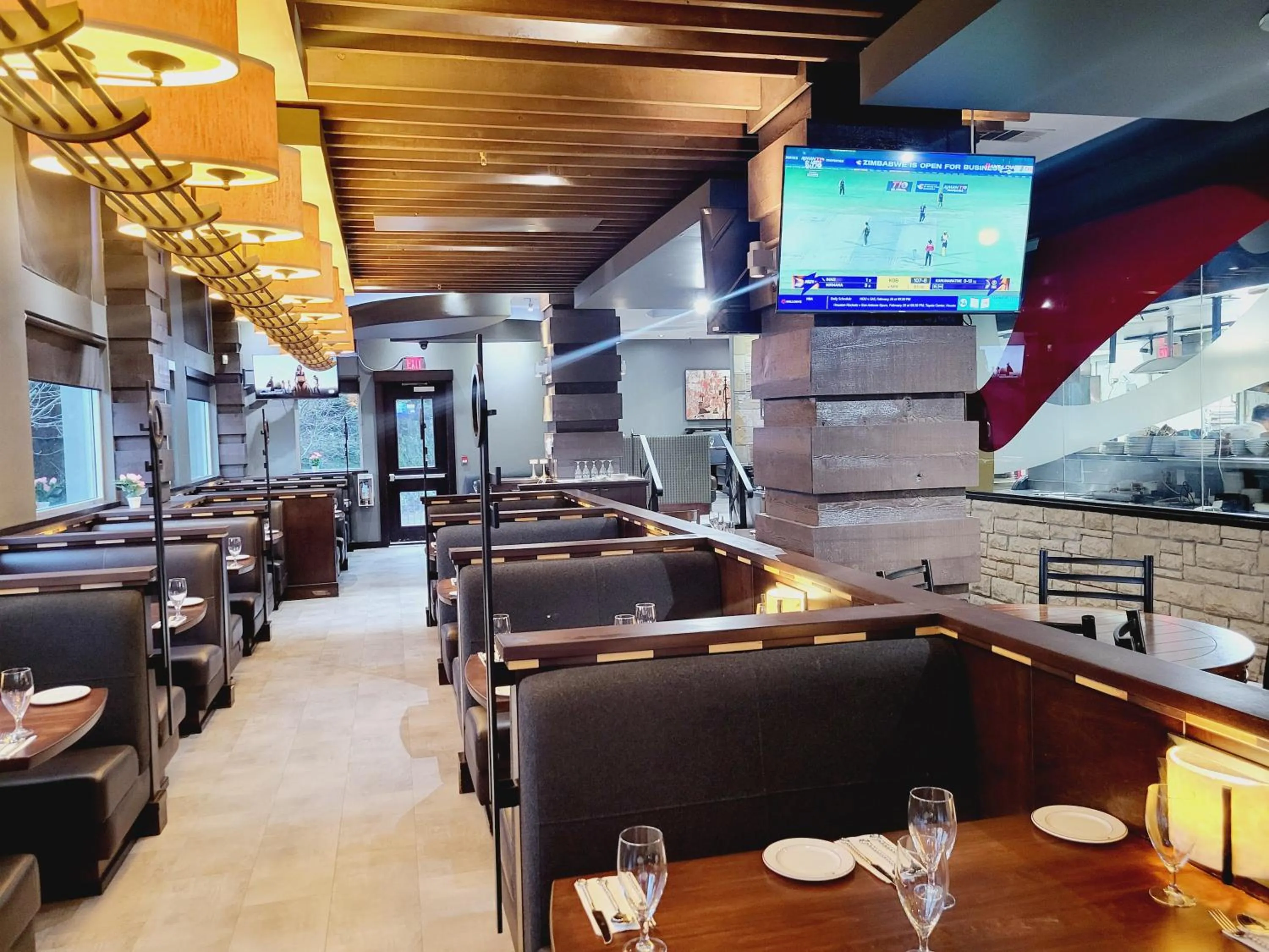 Restaurant/places to eat in Sandman Suites Surrey - Guildford