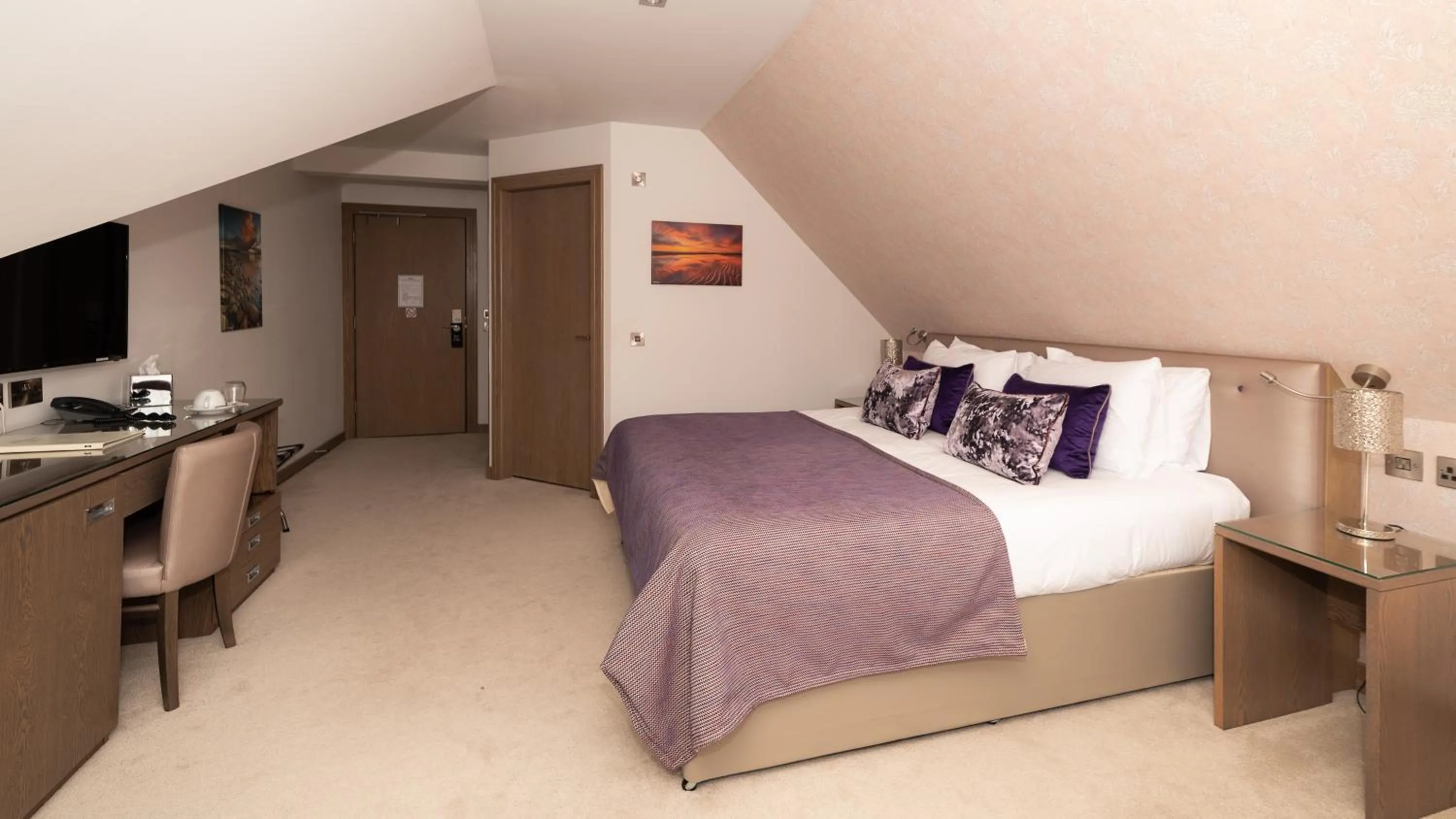 Photo of the whole room, Bed in Seamill House Hotel
