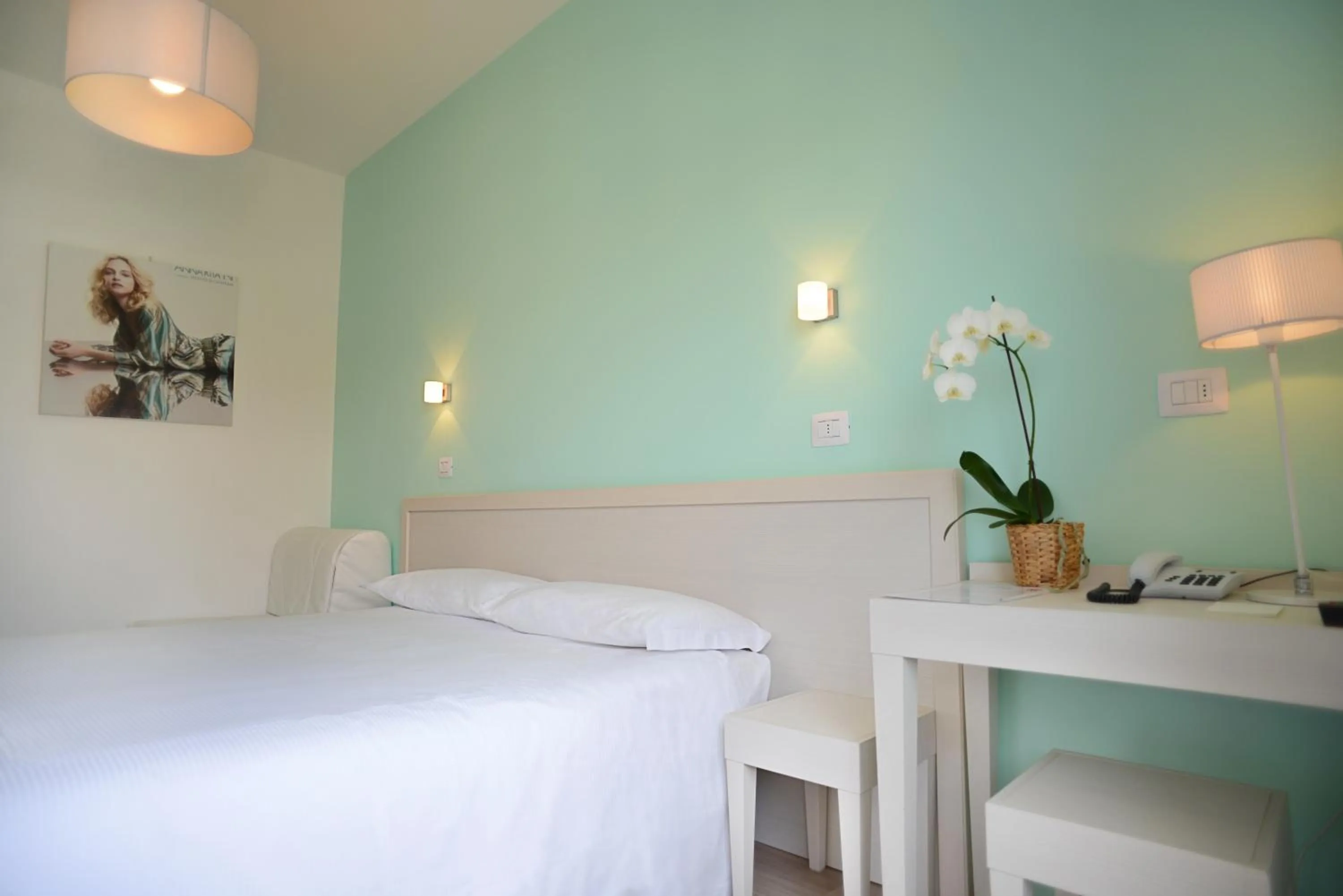 Photo of the whole room, Bed in Maree Hotel