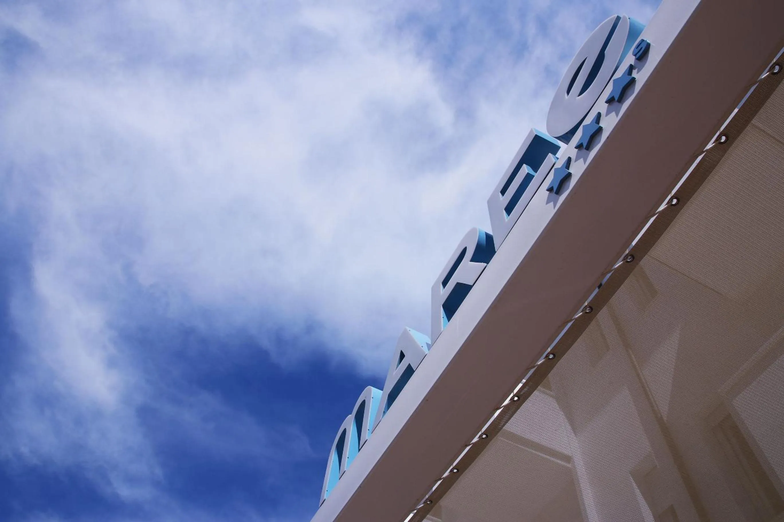 Facade/entrance in Maree Hotel