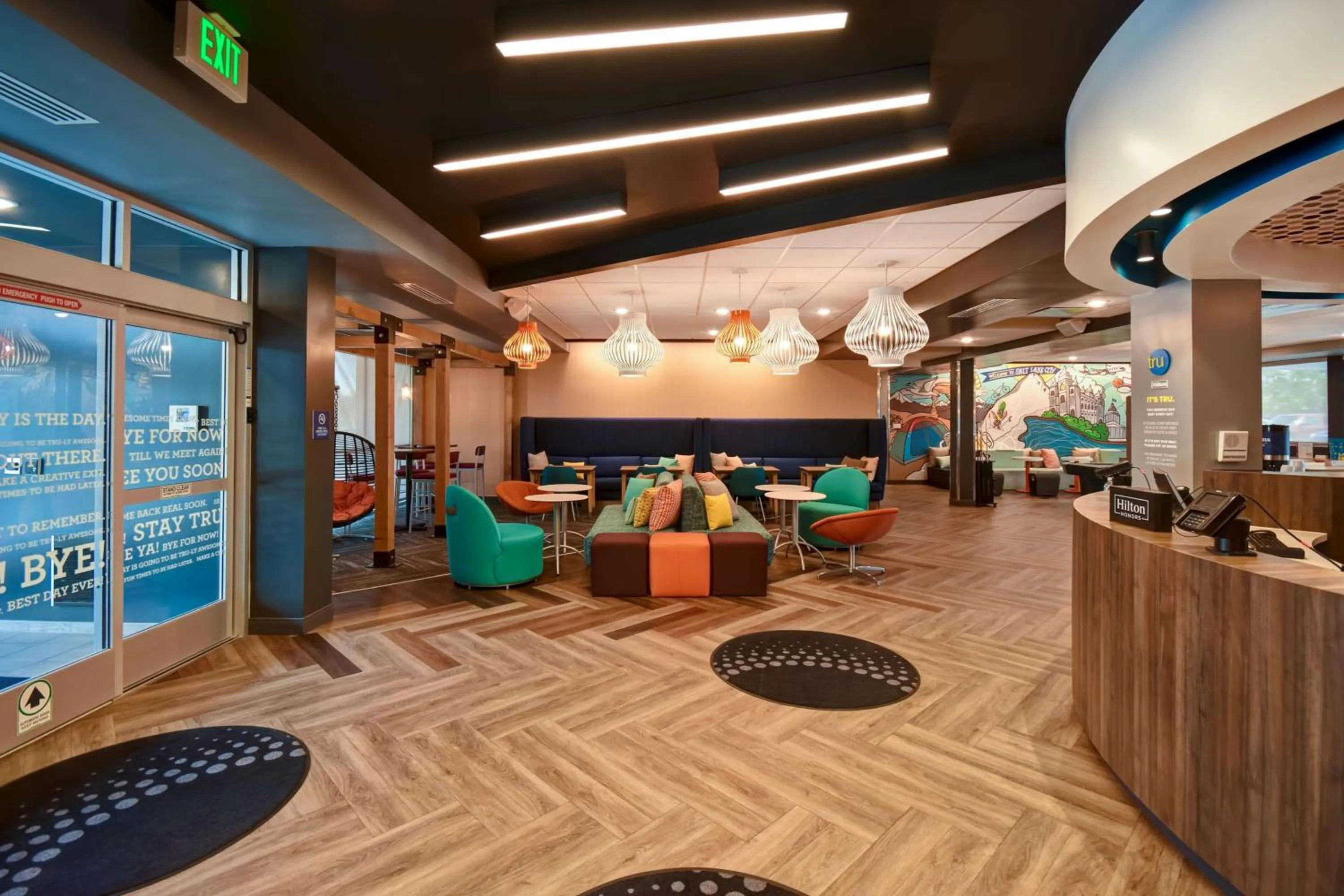 Communal lounge/ TV room in Tru By Hilton Salt Lake City Airport
