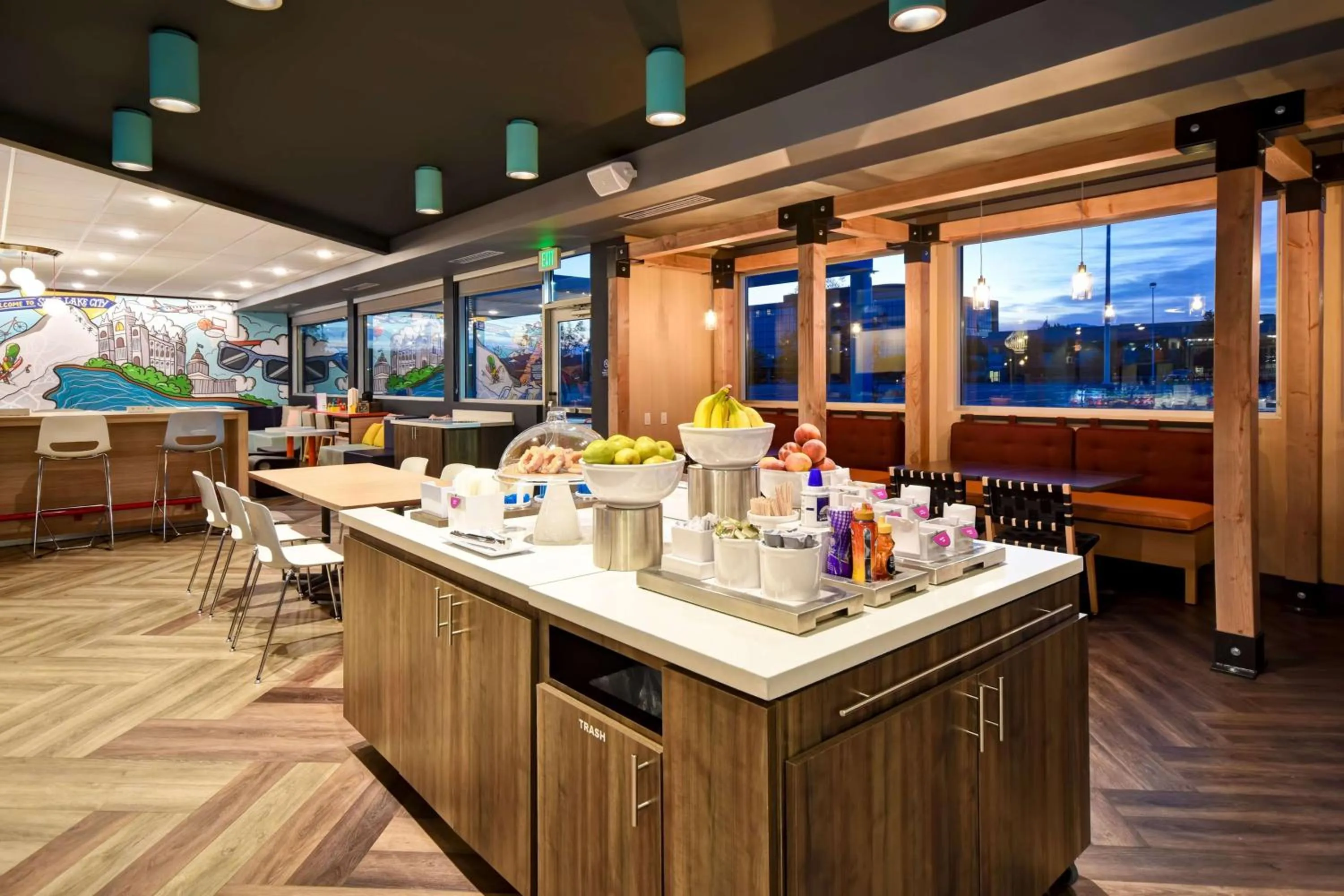 Food and drinks in Tru By Hilton Salt Lake City Airport