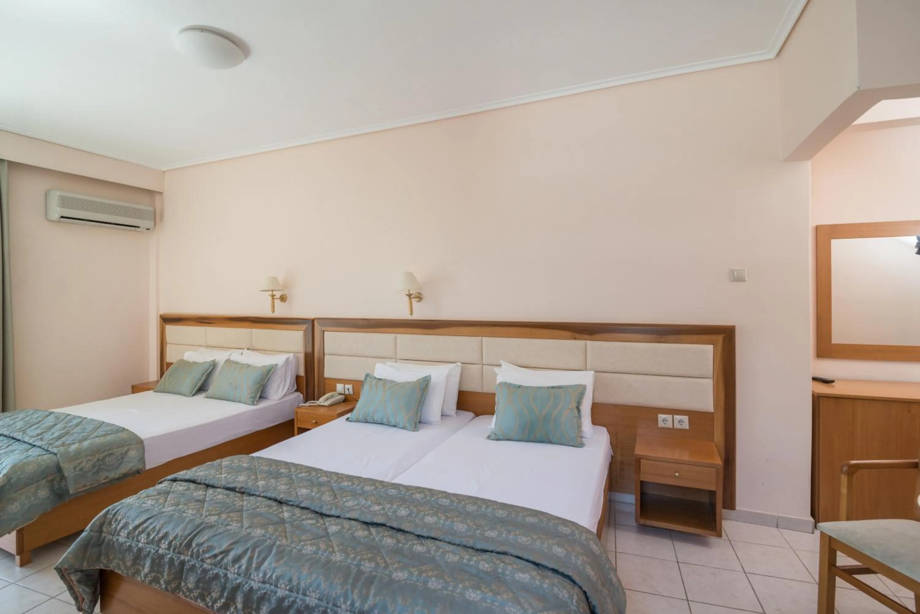 Photo of the whole room, Bed in Regina Mare Hotel