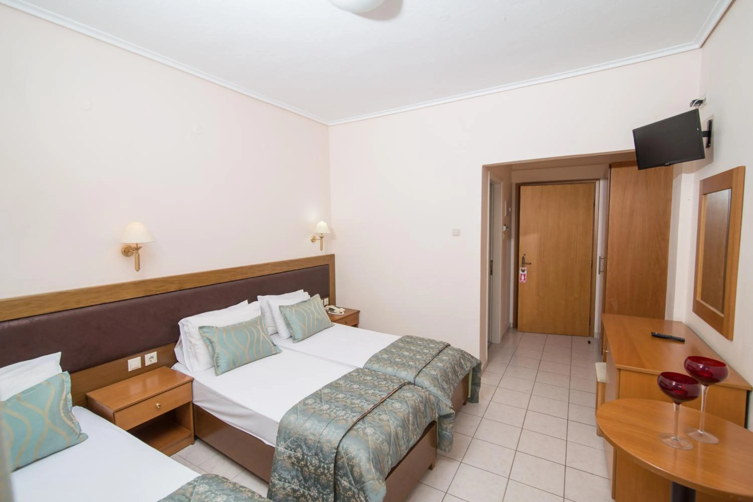 Photo of the whole room, Bed in Regina Mare Hotel