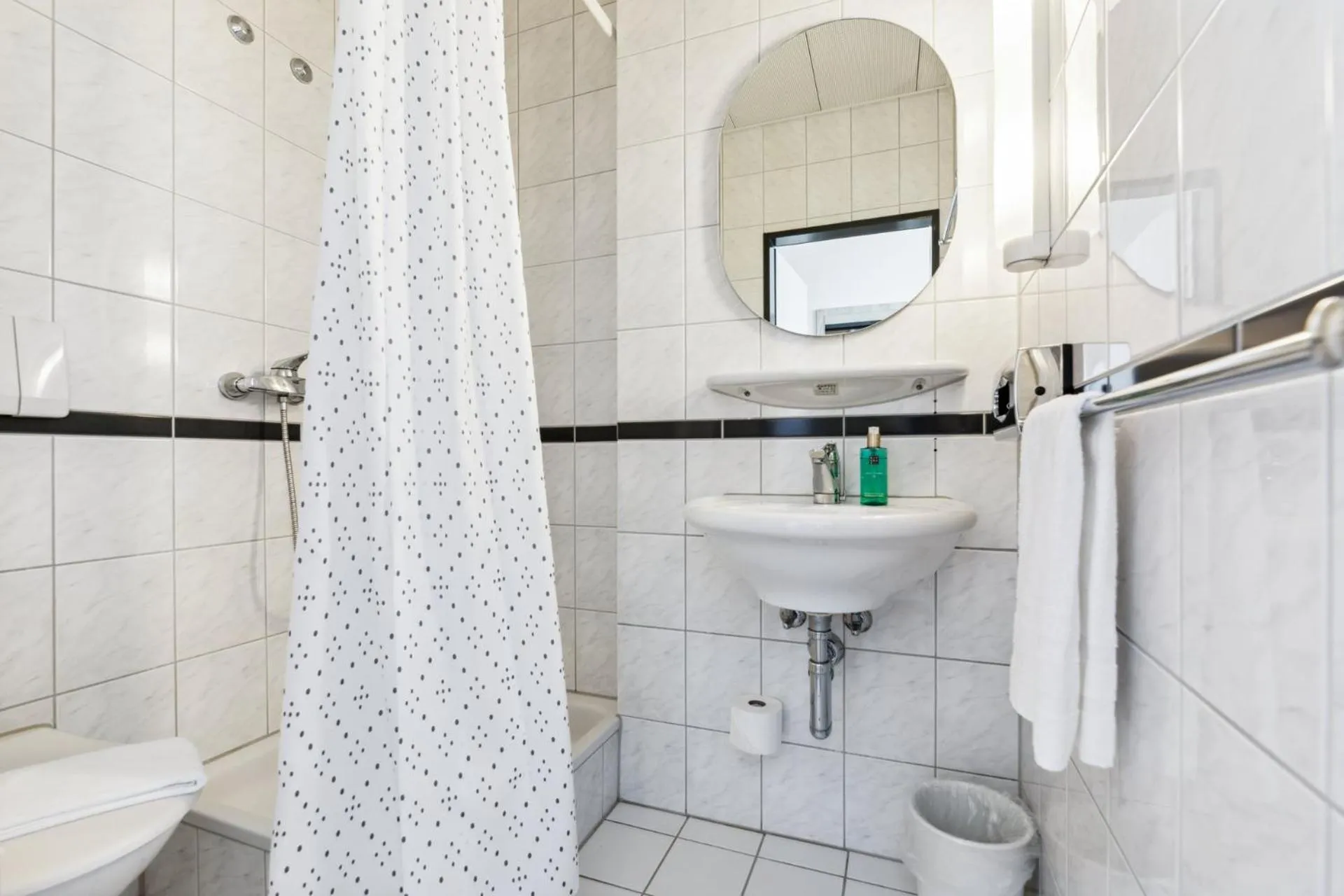 Bathroom in becozy du Lac Self-Check In Hotel Riviera Edition