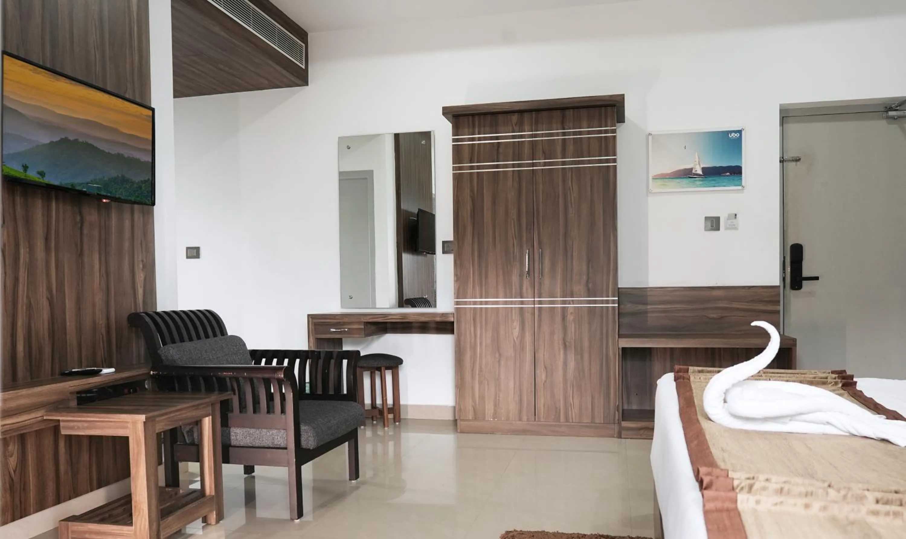 room service, Bed in Misty Garden Resort and SPA