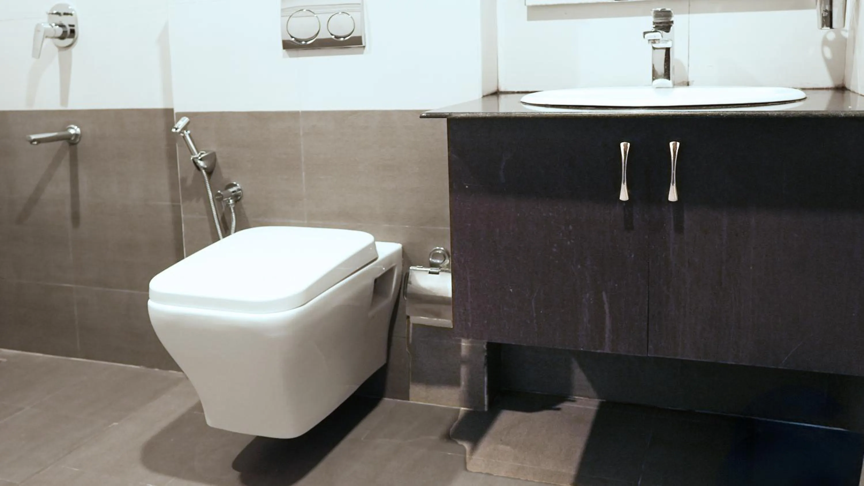 Toilet in Misty Garden Resort and SPA