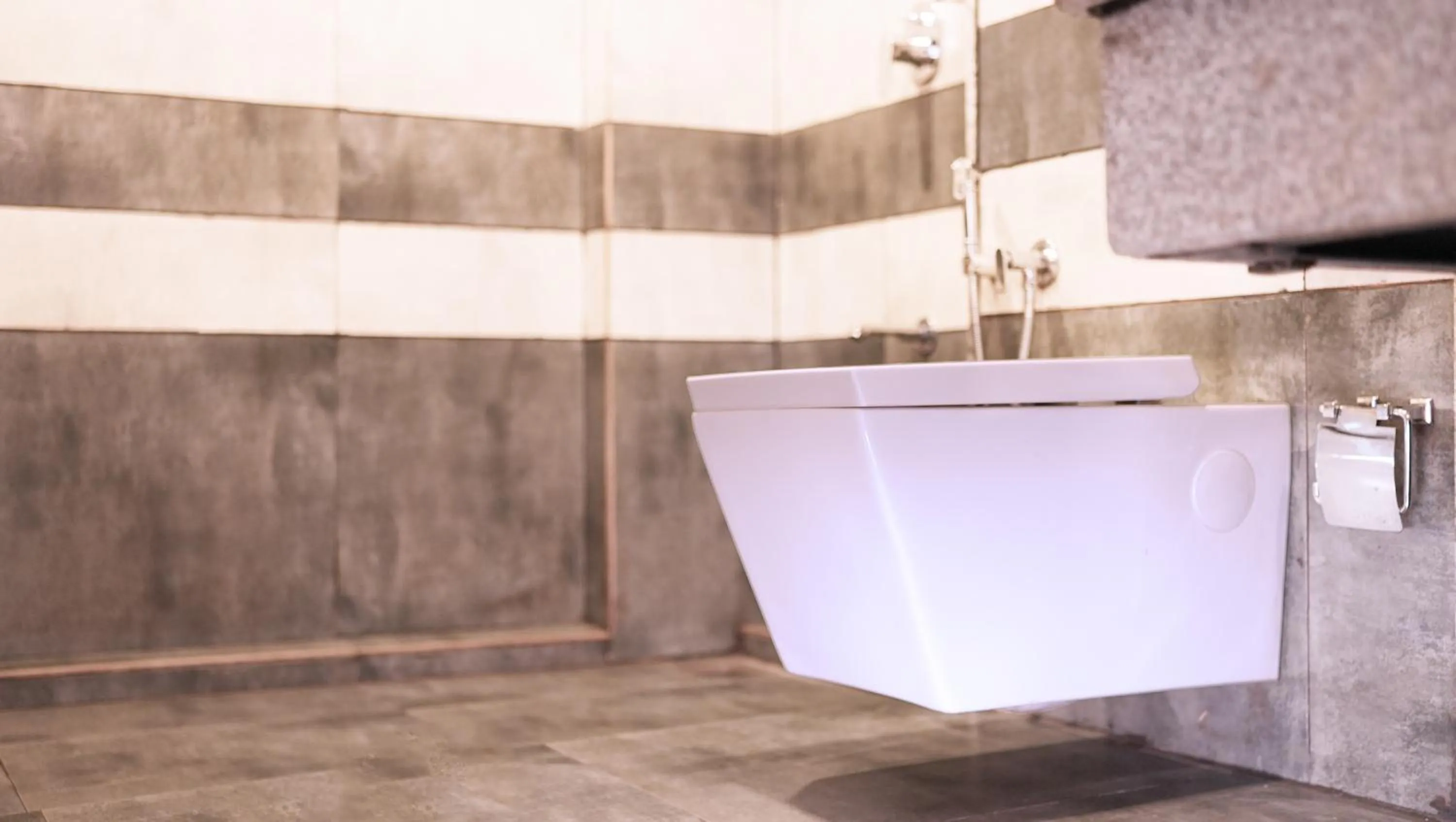 Toilet in Misty Garden Resort and SPA