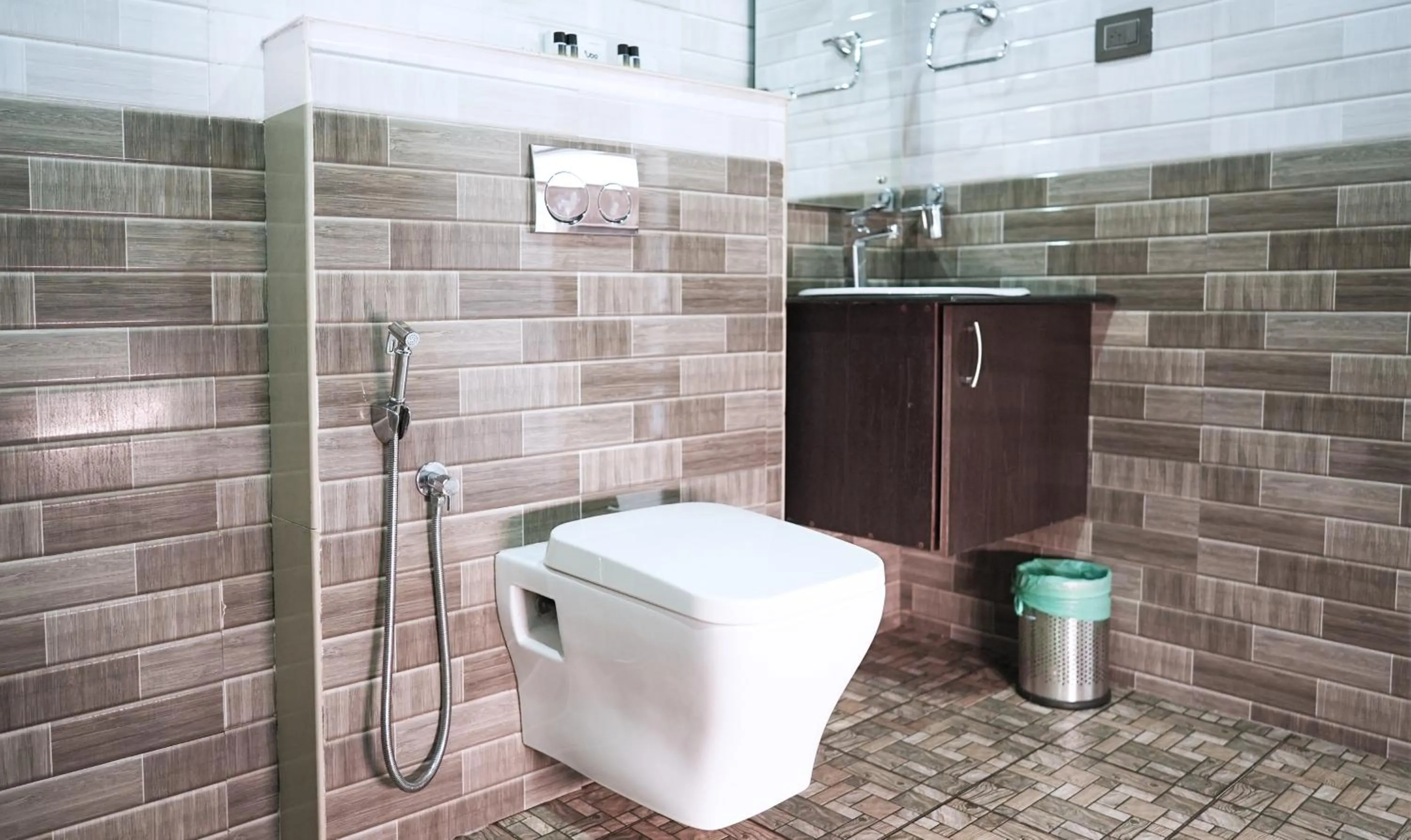 Toilet in Misty Garden Resort and SPA