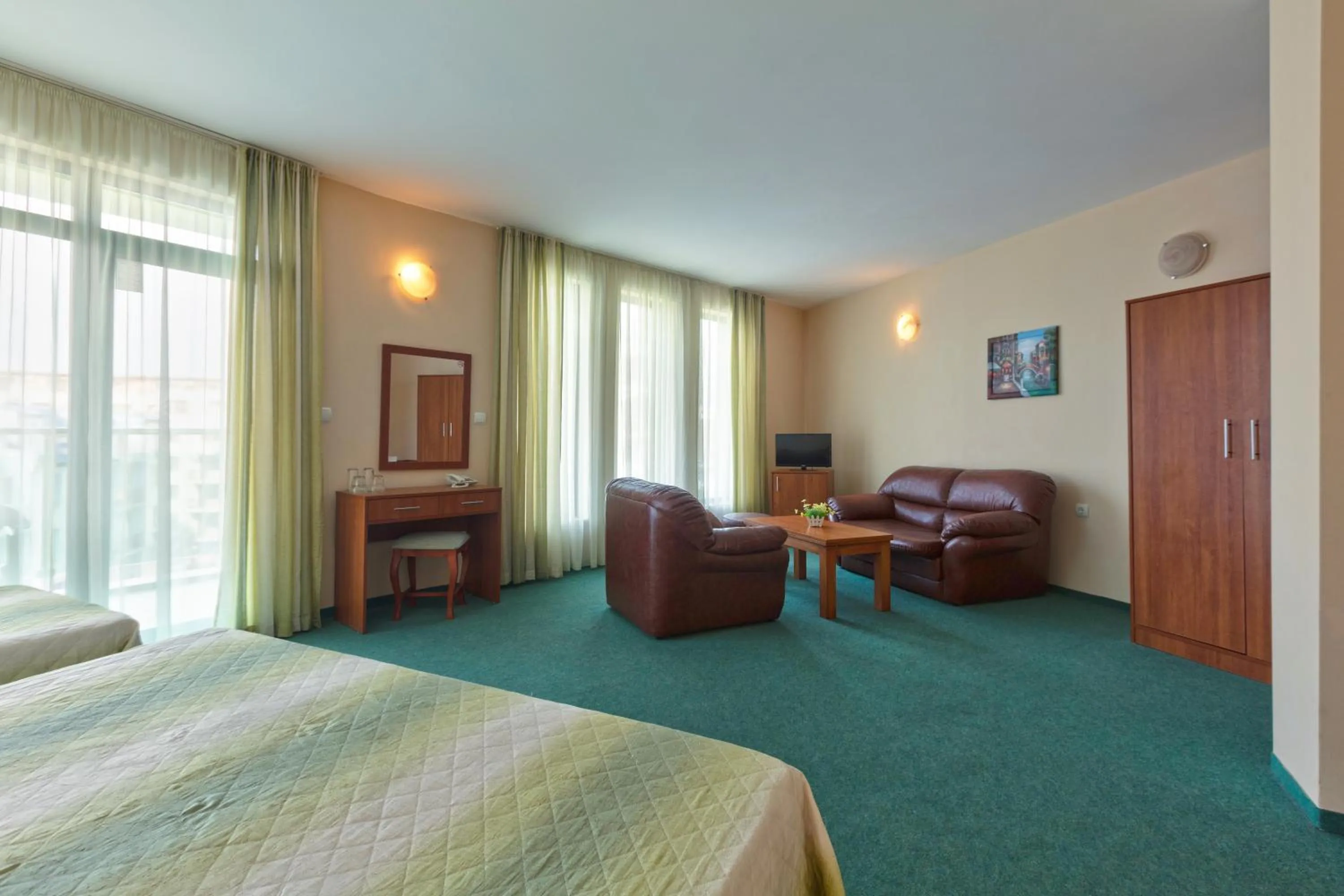 Living room, Bed in Hotel L&B- Free parking