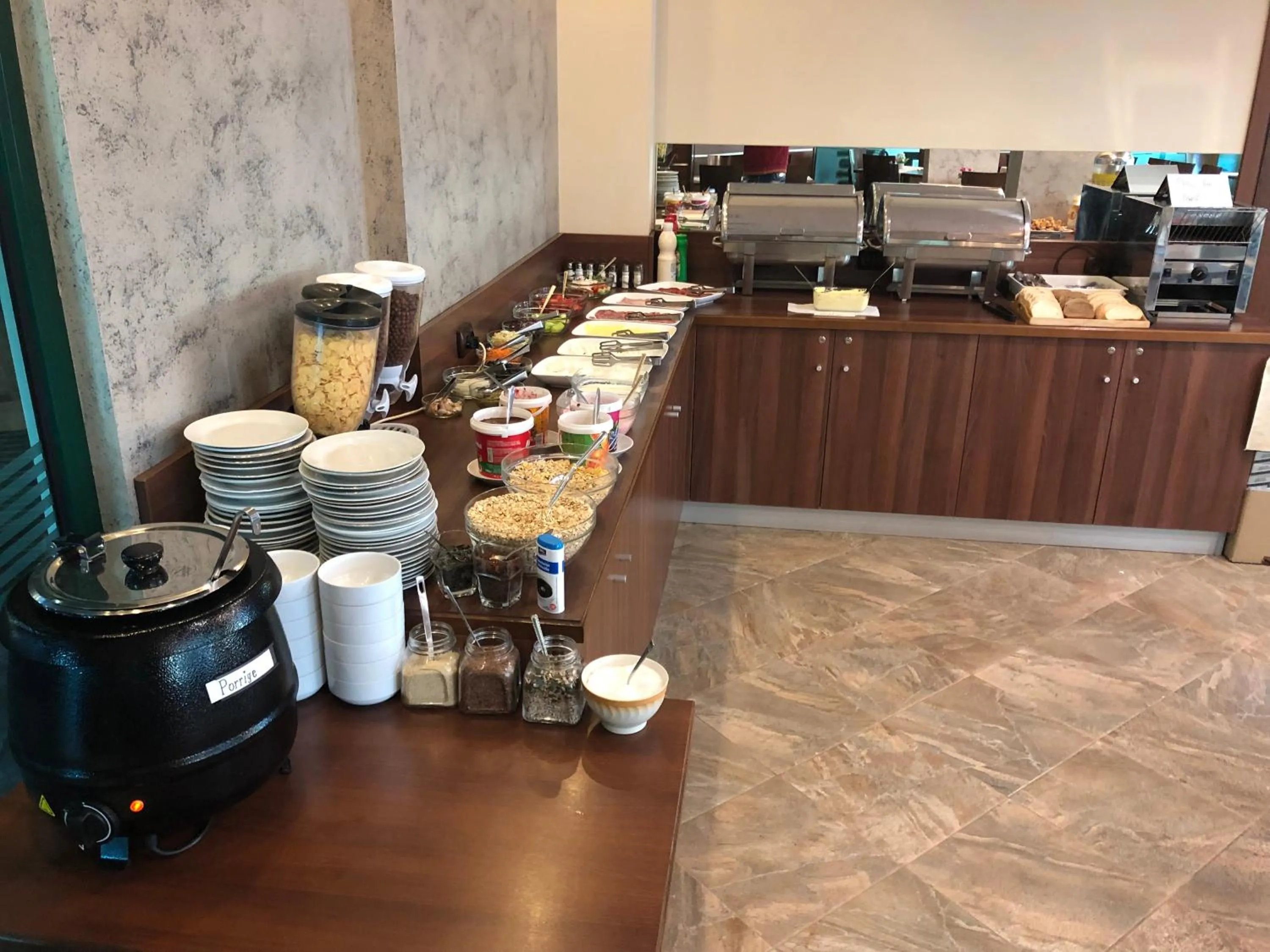 Coffee/tea facilities in Hotel L&B- Free parking