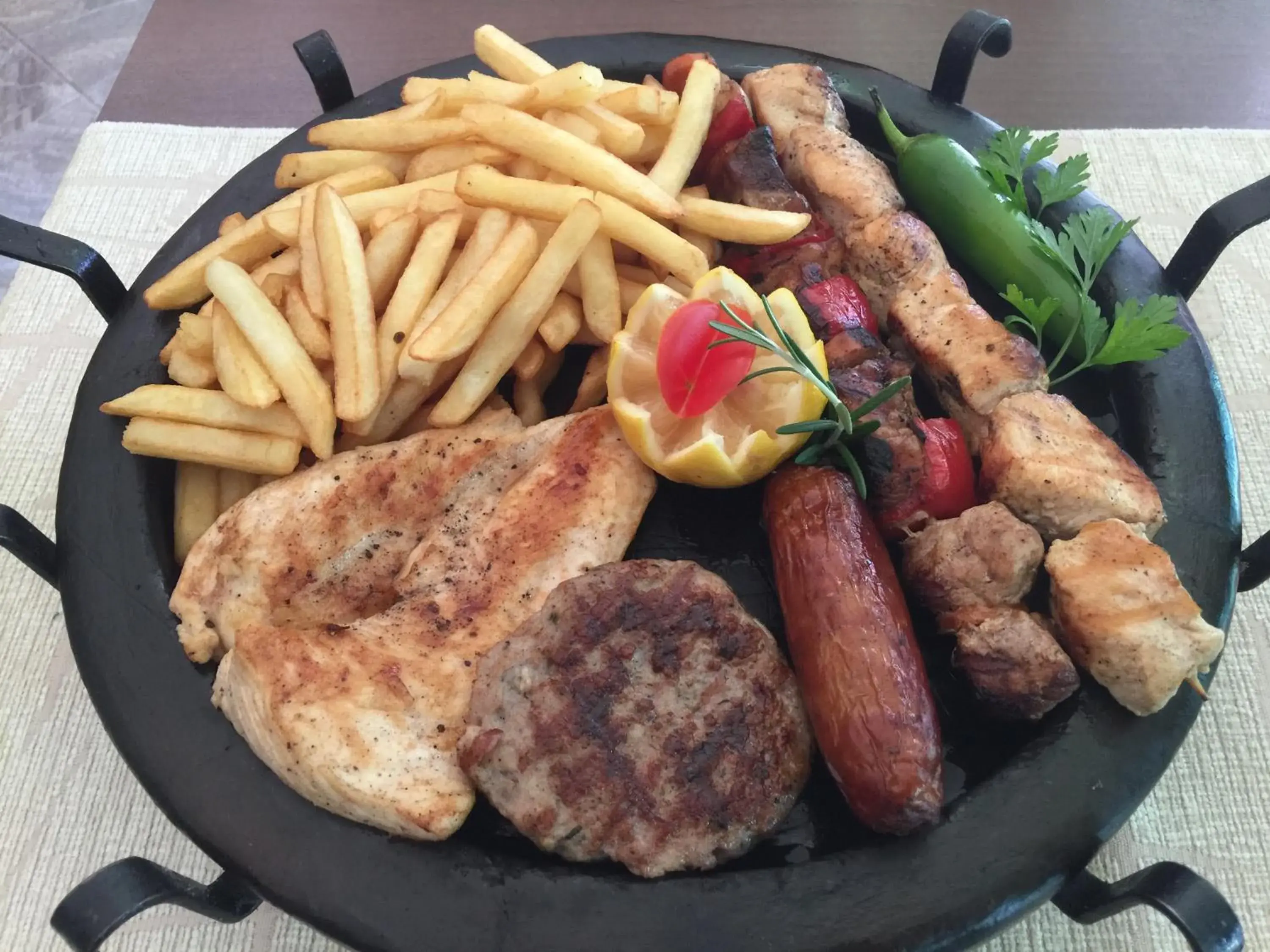 Restaurant/places to eat in Hotel L&B- Free parking Restaurant/places to eat in Hotel L&B- Free parking