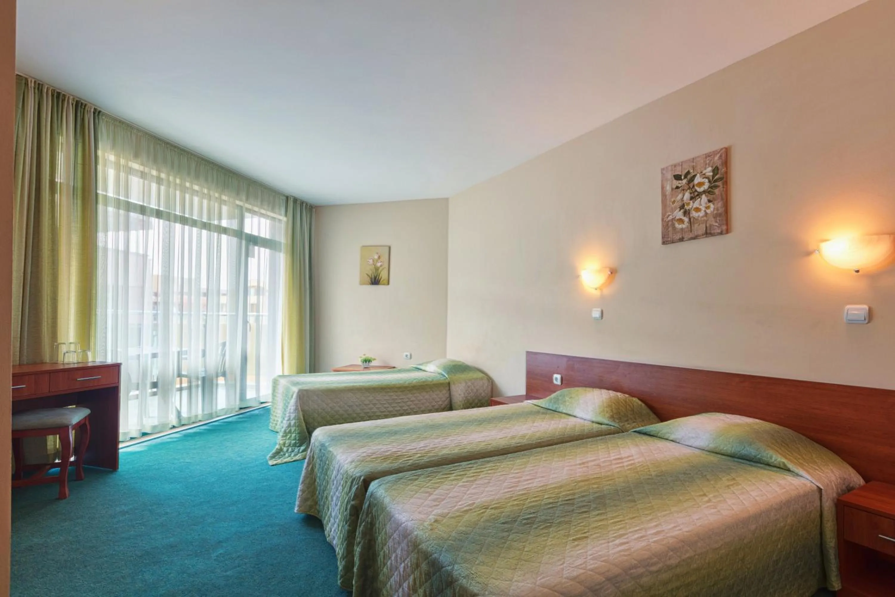 Photo of the whole room, Bed in Hotel L&B- Free parking